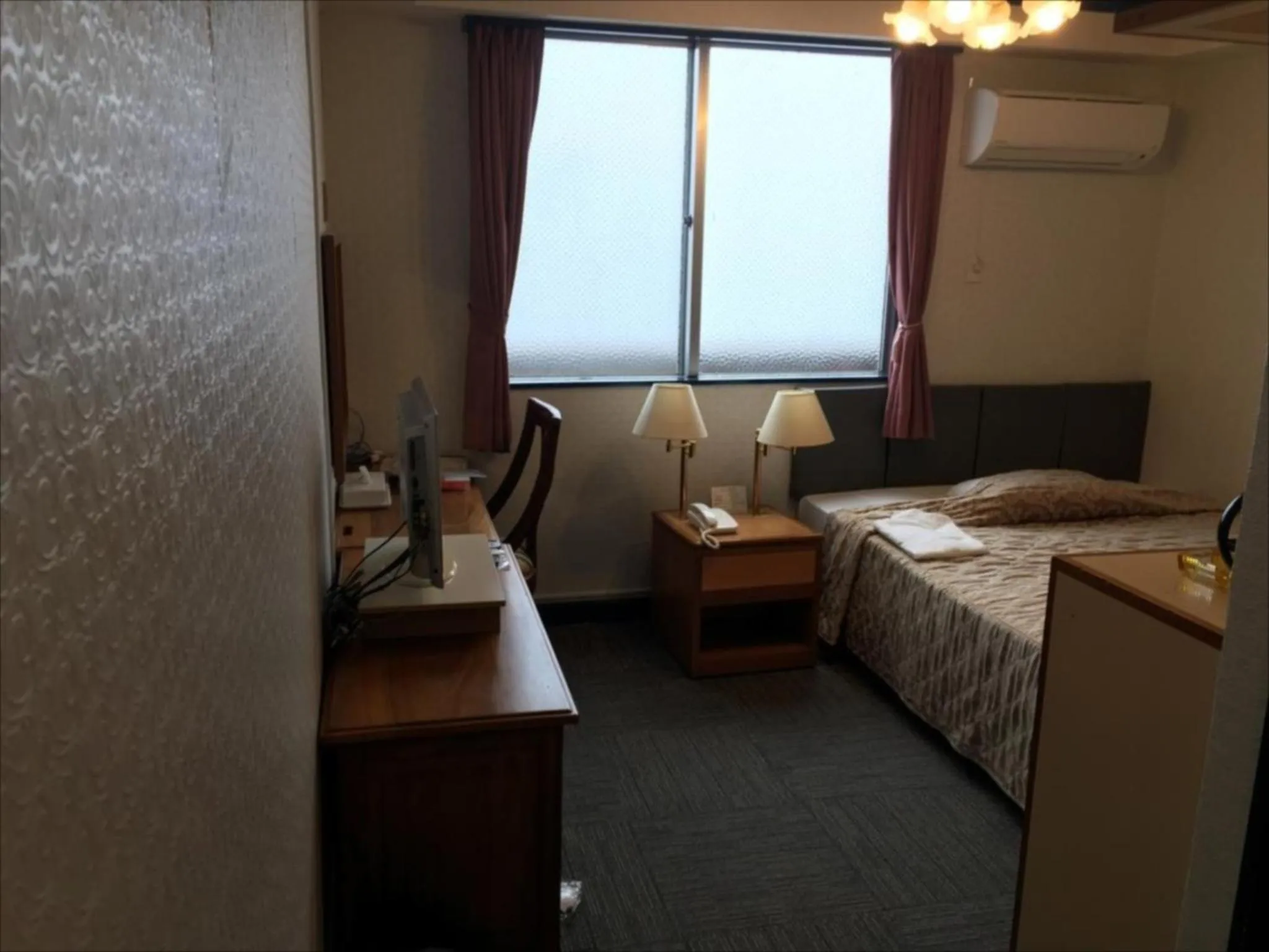 Photo of the whole room, Bed in Sunrise Hotel Okinawa-どこか懐かしいレトロ宿軽朝食付