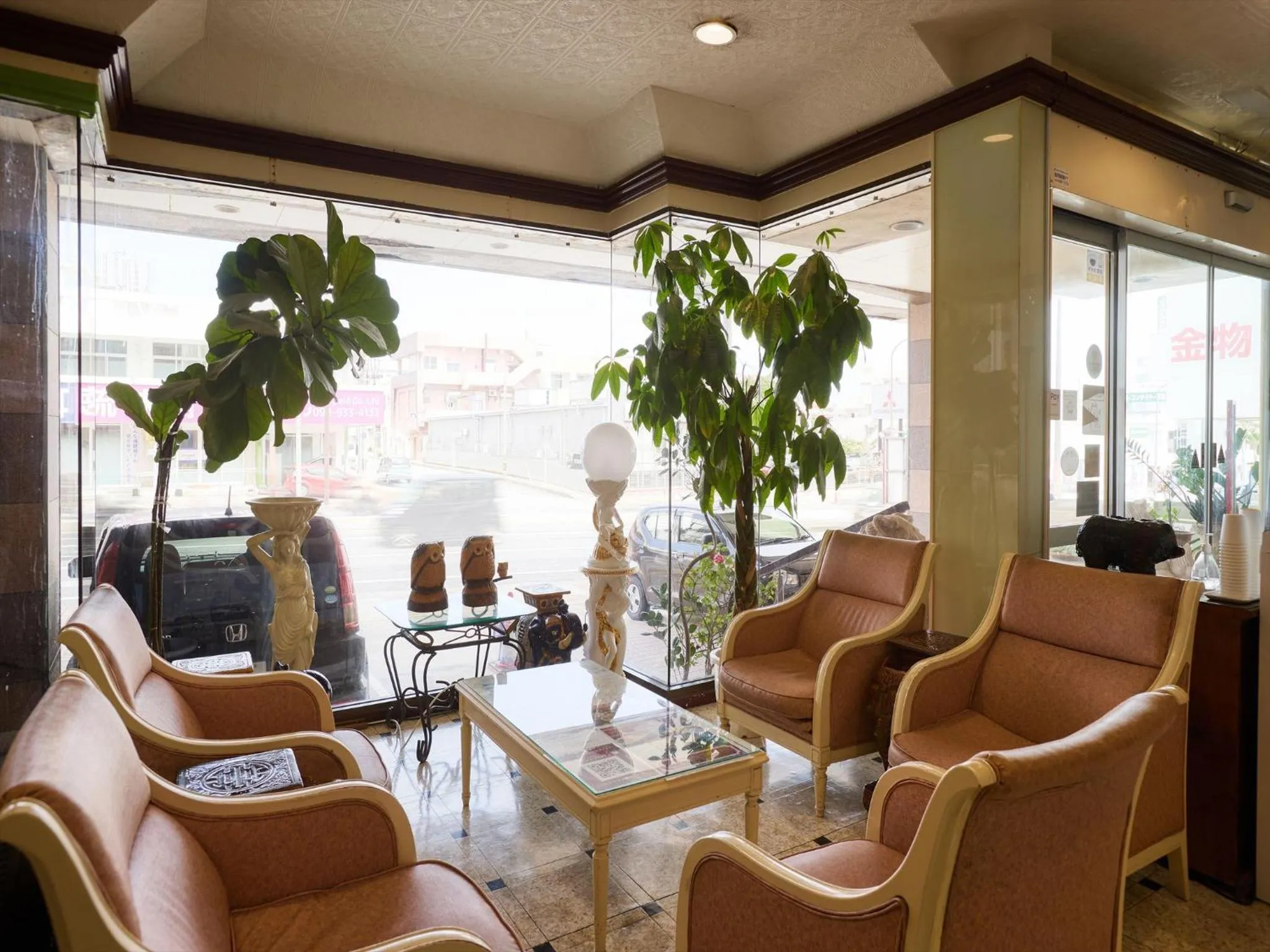 Lobby or reception in Sunrise Hotel Okinawa-どこか懐かしいレトロ宿軽朝食付