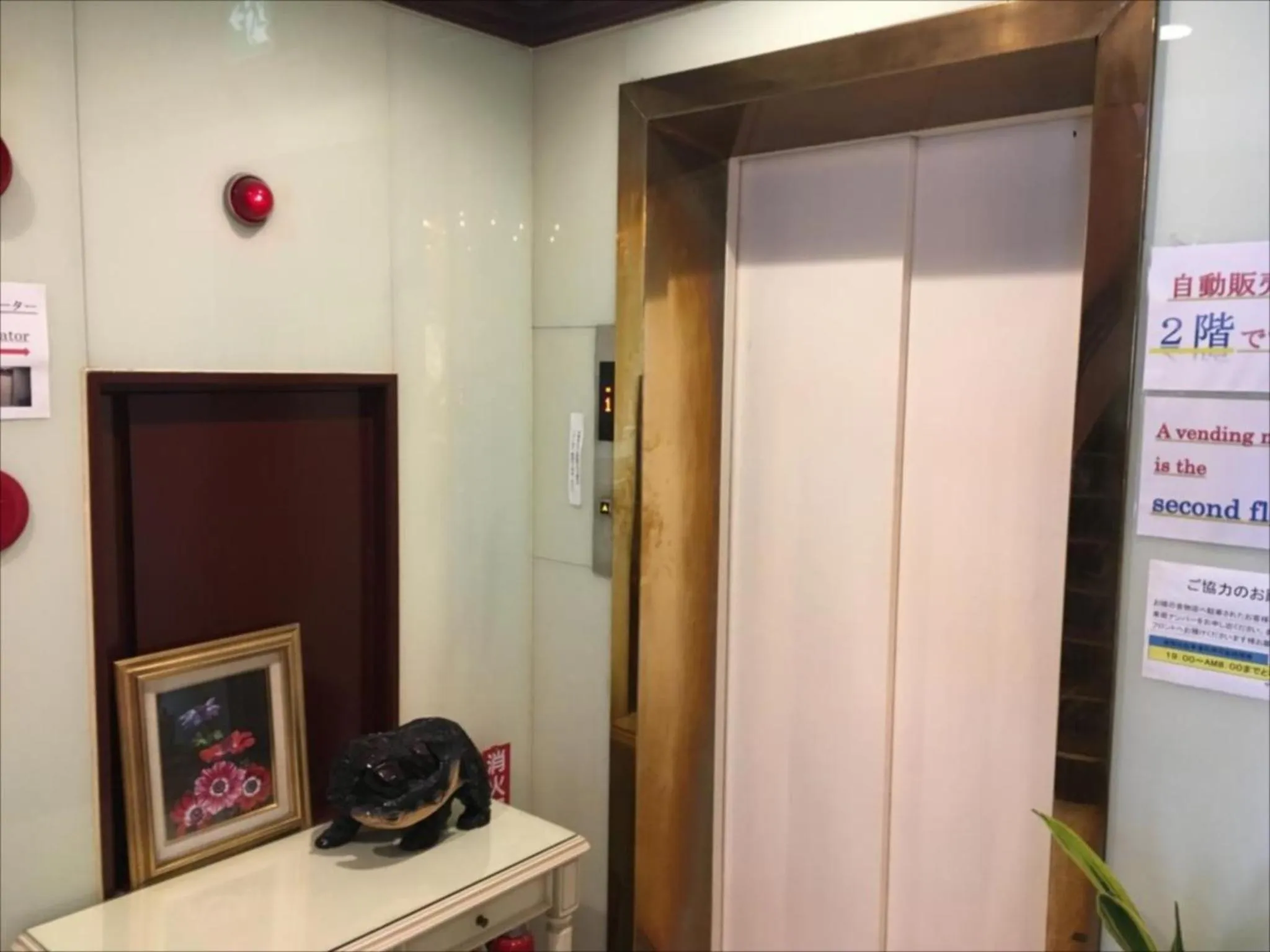 Lobby or reception in Sunrise Hotel Okinawa-どこか懐かしいレトロ宿軽朝食付