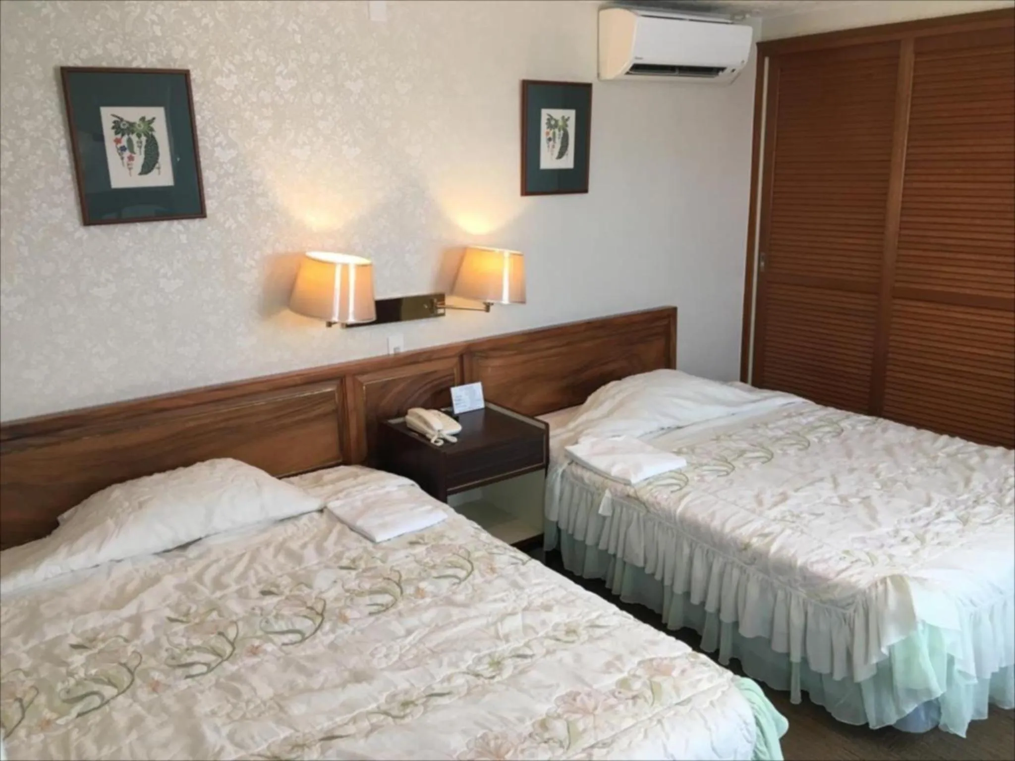 Bedroom, Bed in Sunrise Hotel Okinawa-どこか懐かしいレトロ宿軽朝食付