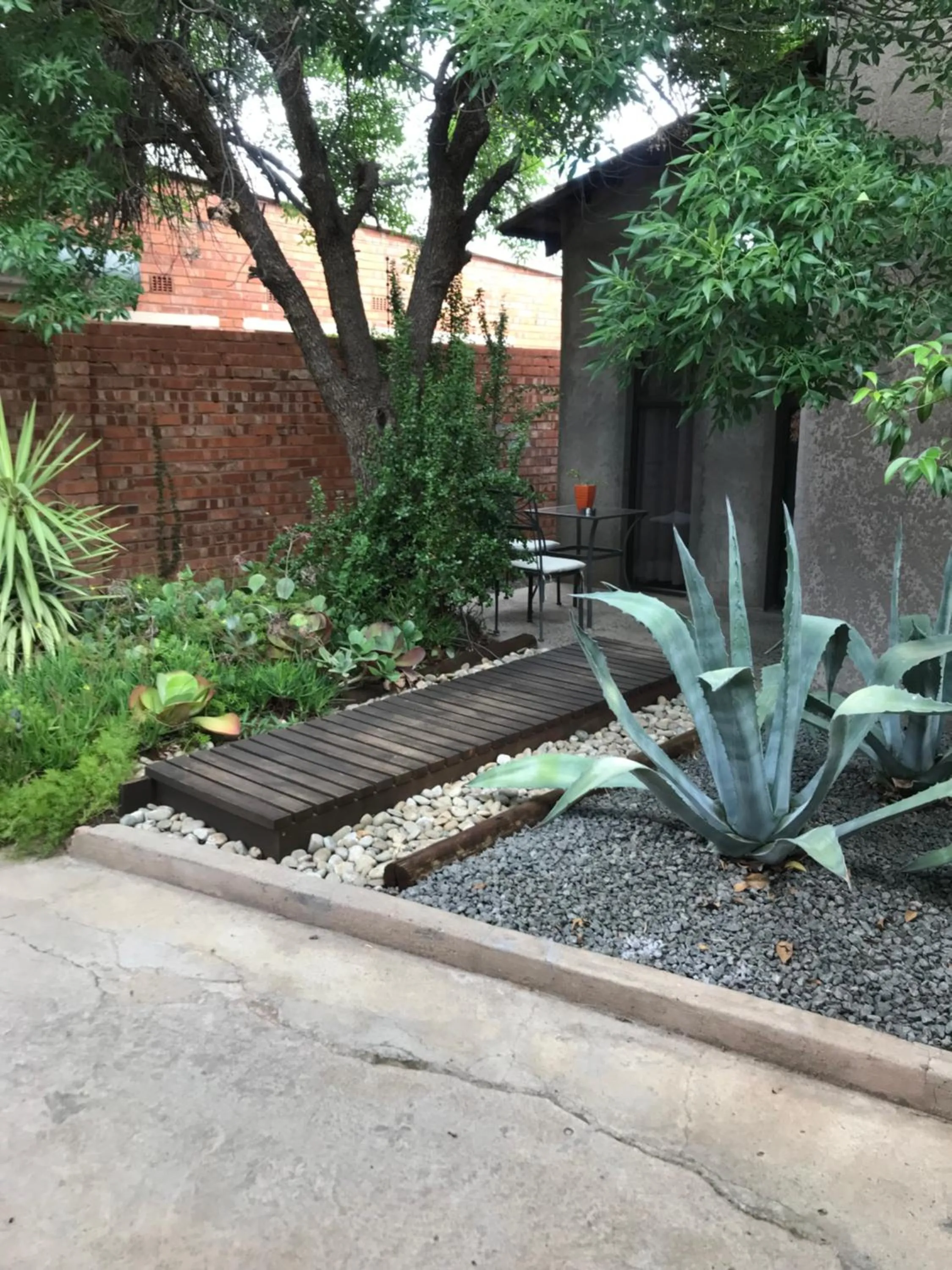 Facade/entrance in 28 La Rochelle