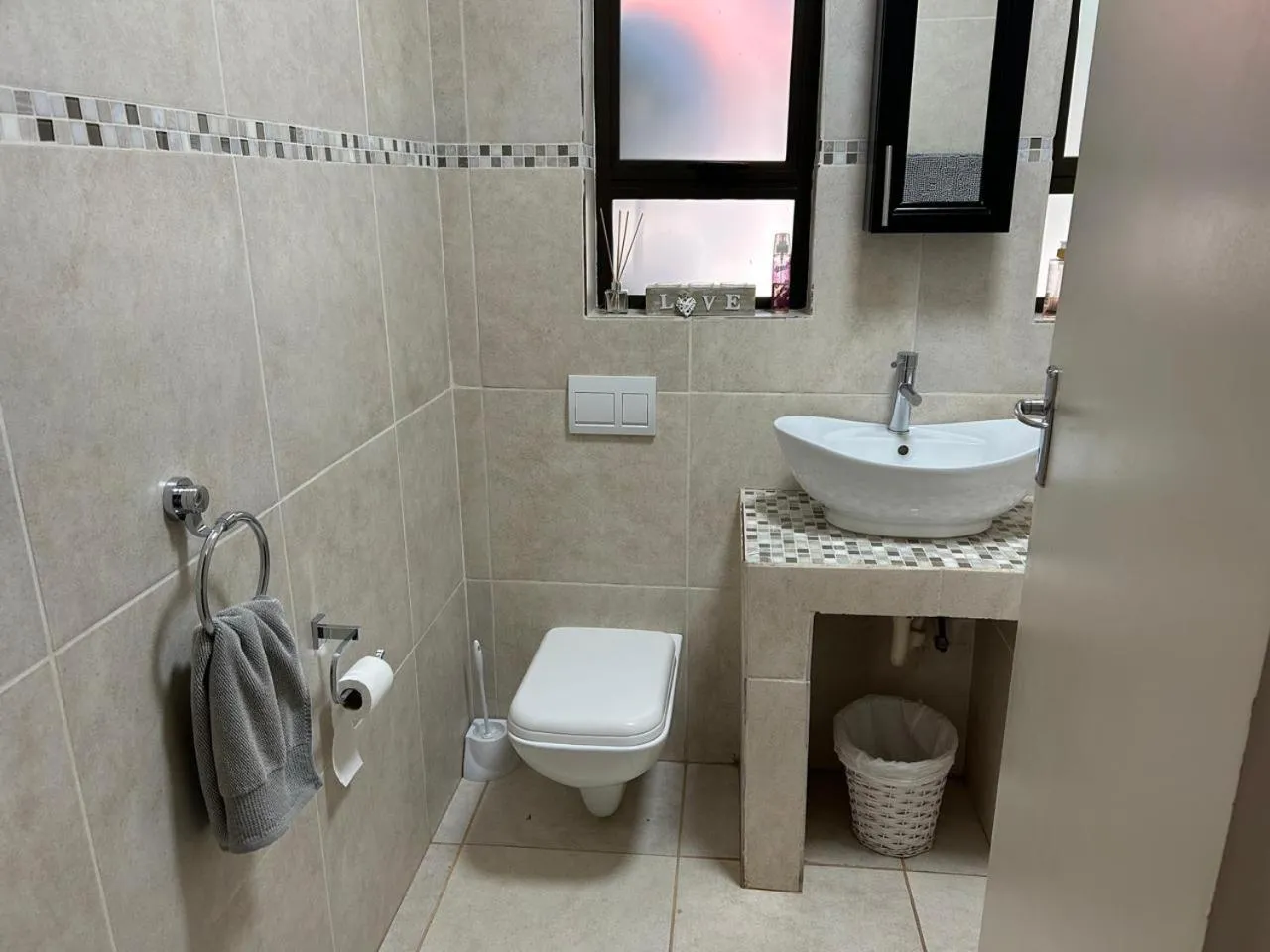 Toilet in 28 La Rochelle