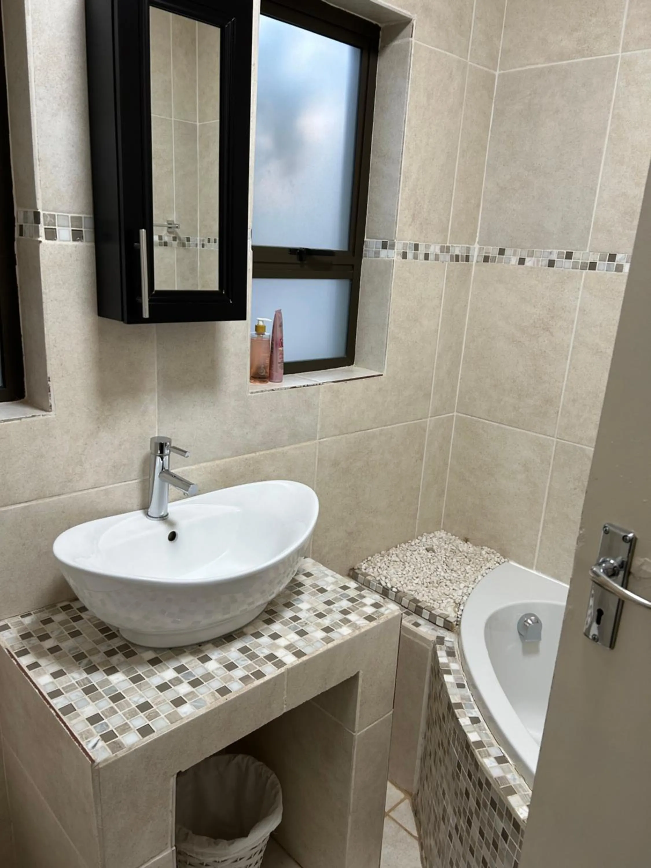 Bathroom in 28 La Rochelle