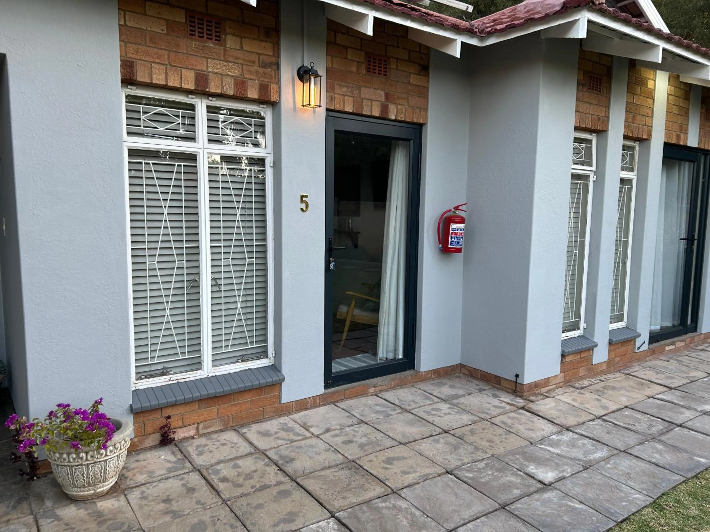 Property building in 28 La Rochelle