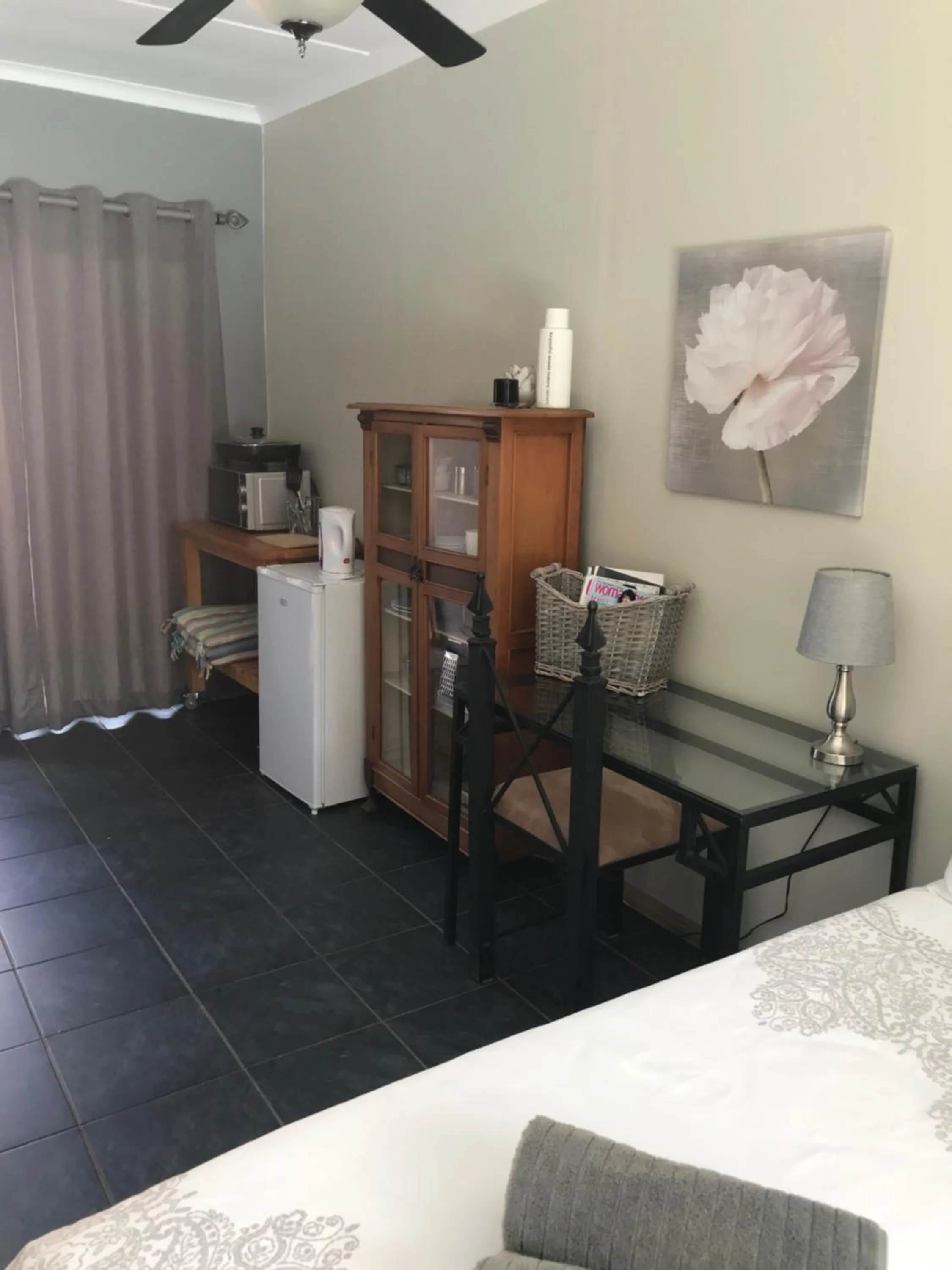 Coffee/tea facilities, Bed in 28 La Rochelle