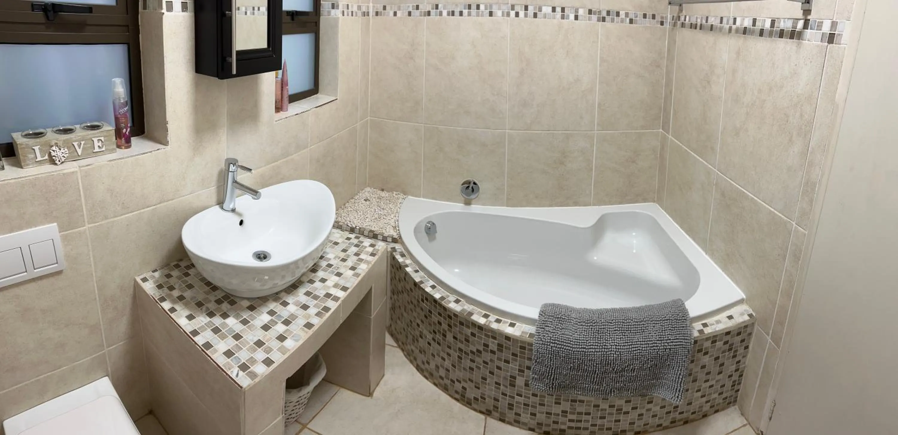 Bathroom in 28 La Rochelle