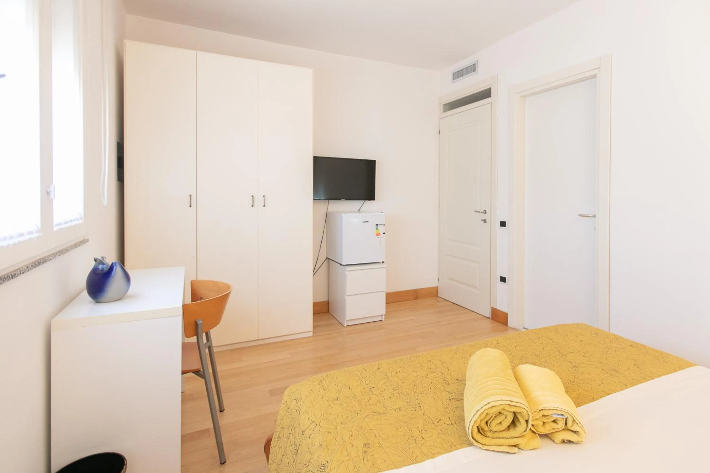 Photo of the whole room, Bed in Giardini e Mare