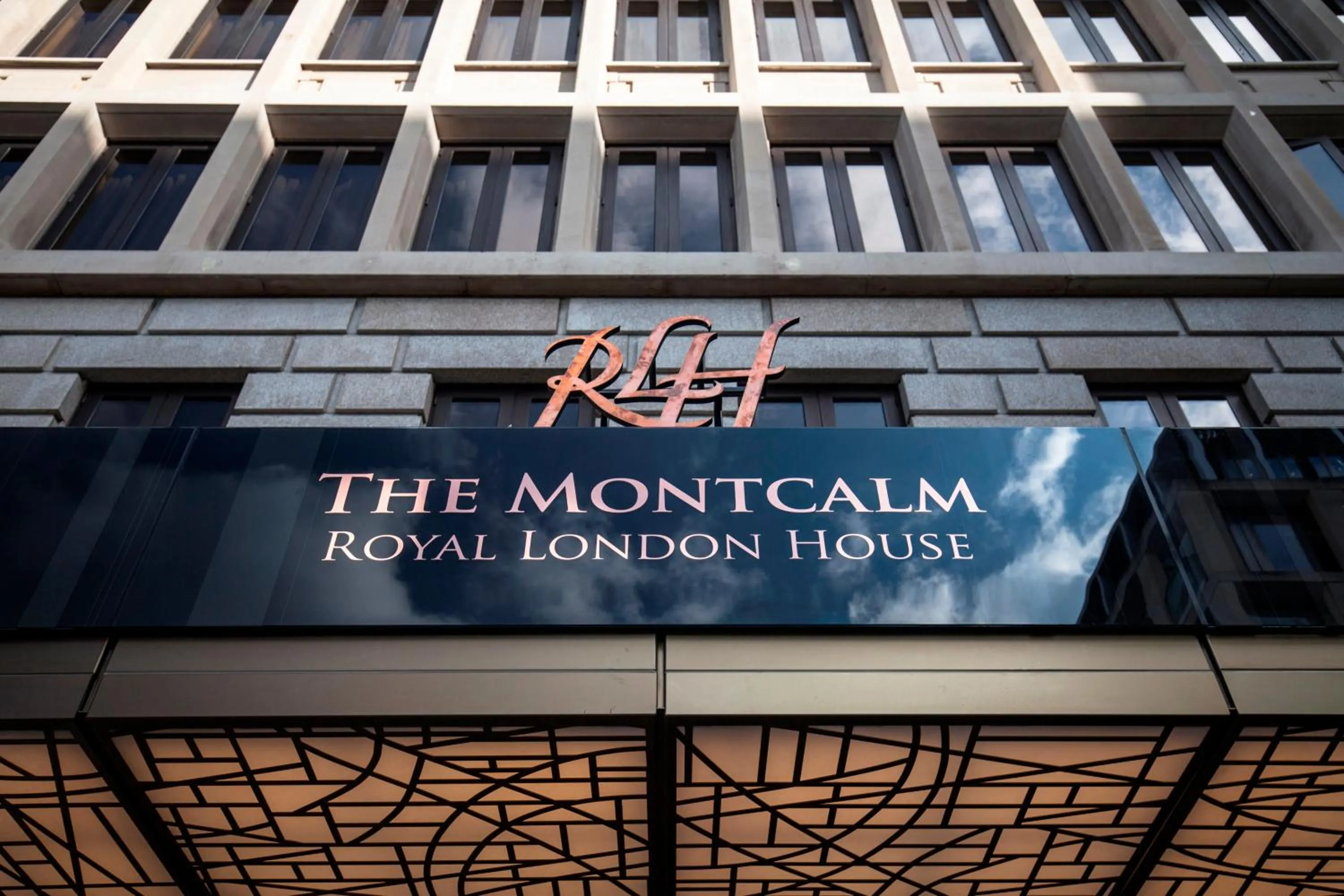 Logo/Certificate/Sign in Montcalm Royal London House, London City