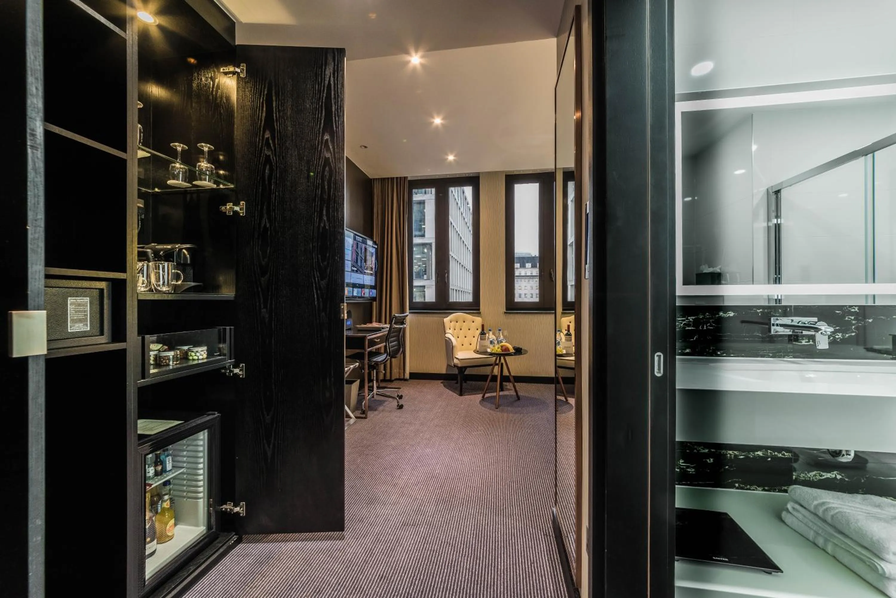 Coffee/tea facilities in Montcalm Royal London House, London City