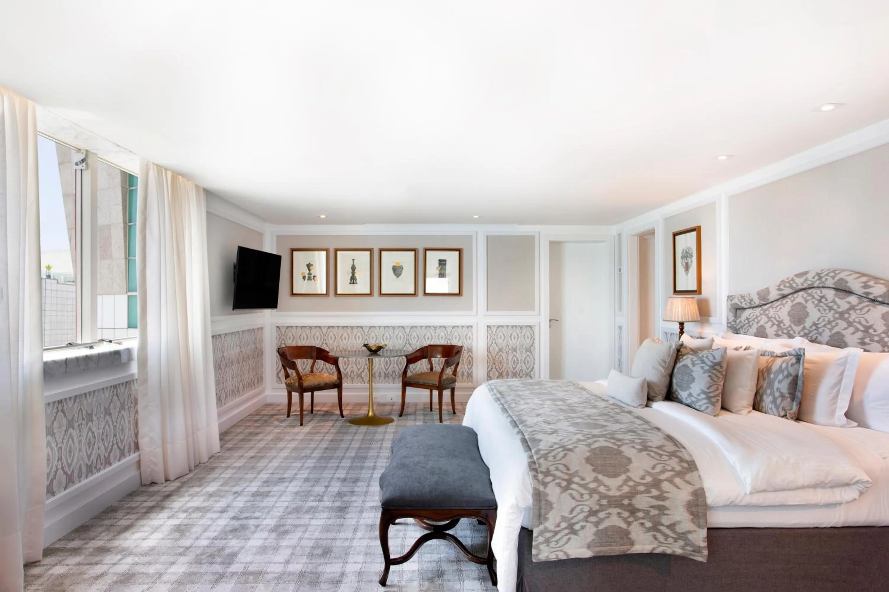 TV and multimedia, Bed in Windsor Barra Hotel