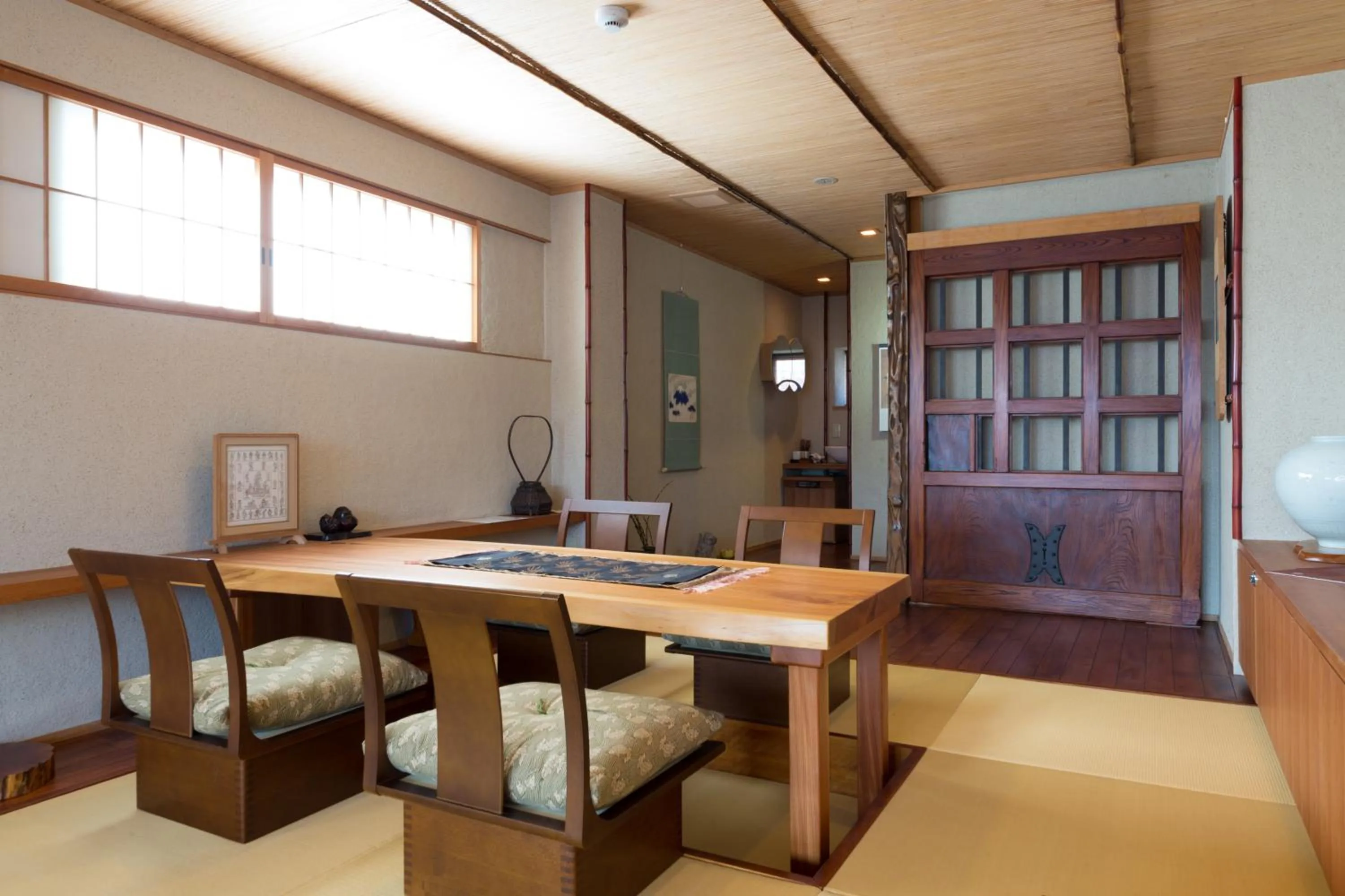 Dining area in Kyotoya Sakuraan