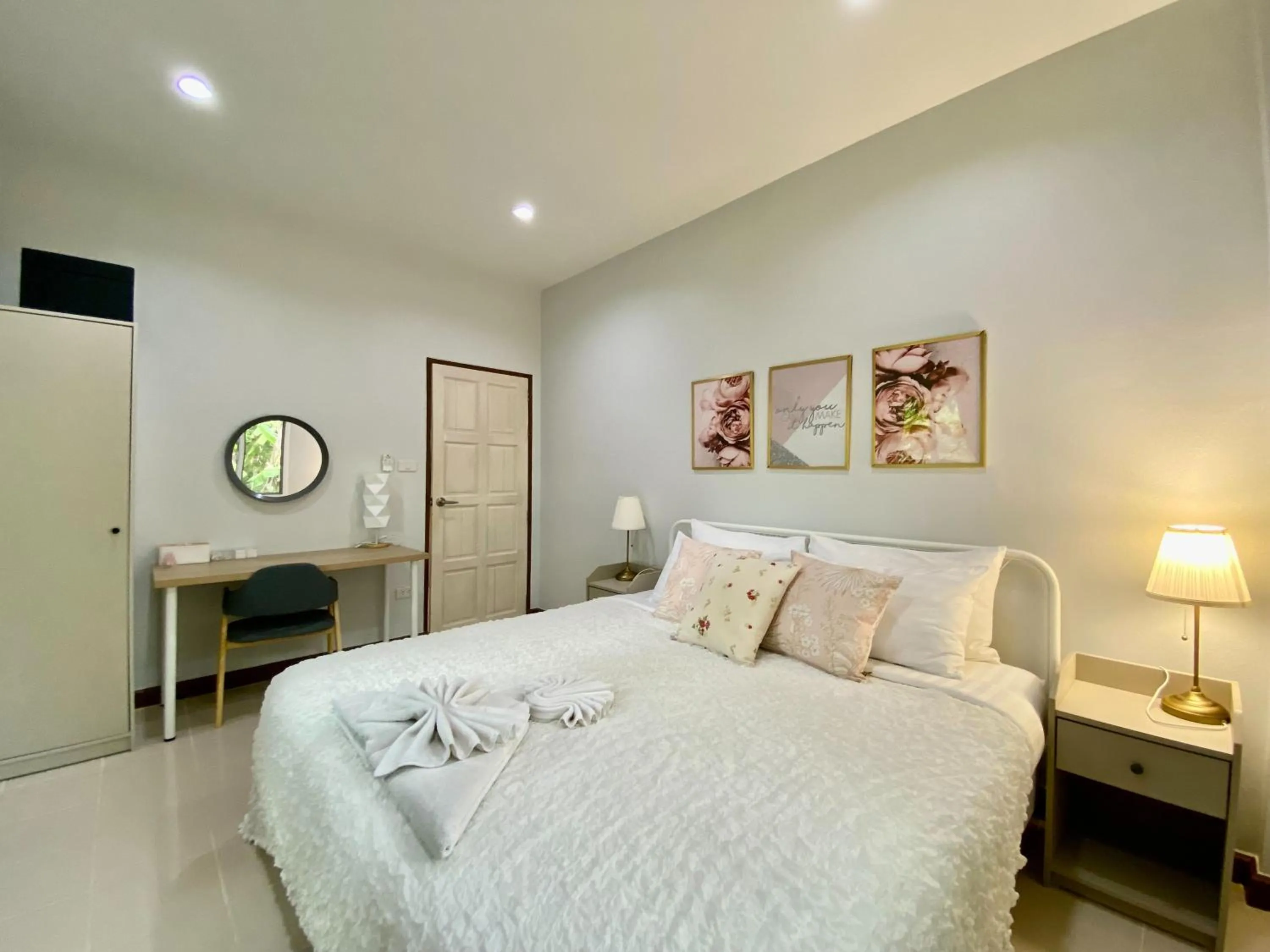 Bed in Baan Patcharintorn Samui