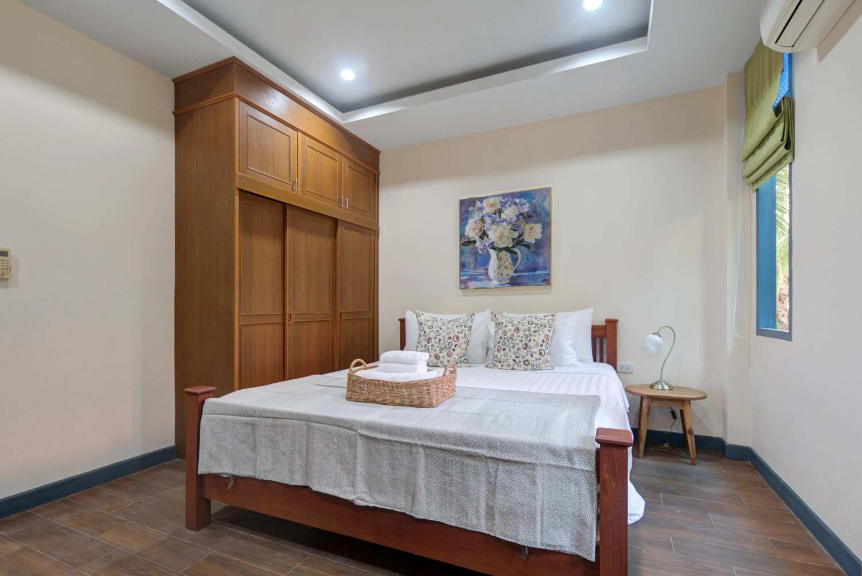 Photo of the whole room, Bed in Baan Patcharintorn Samui