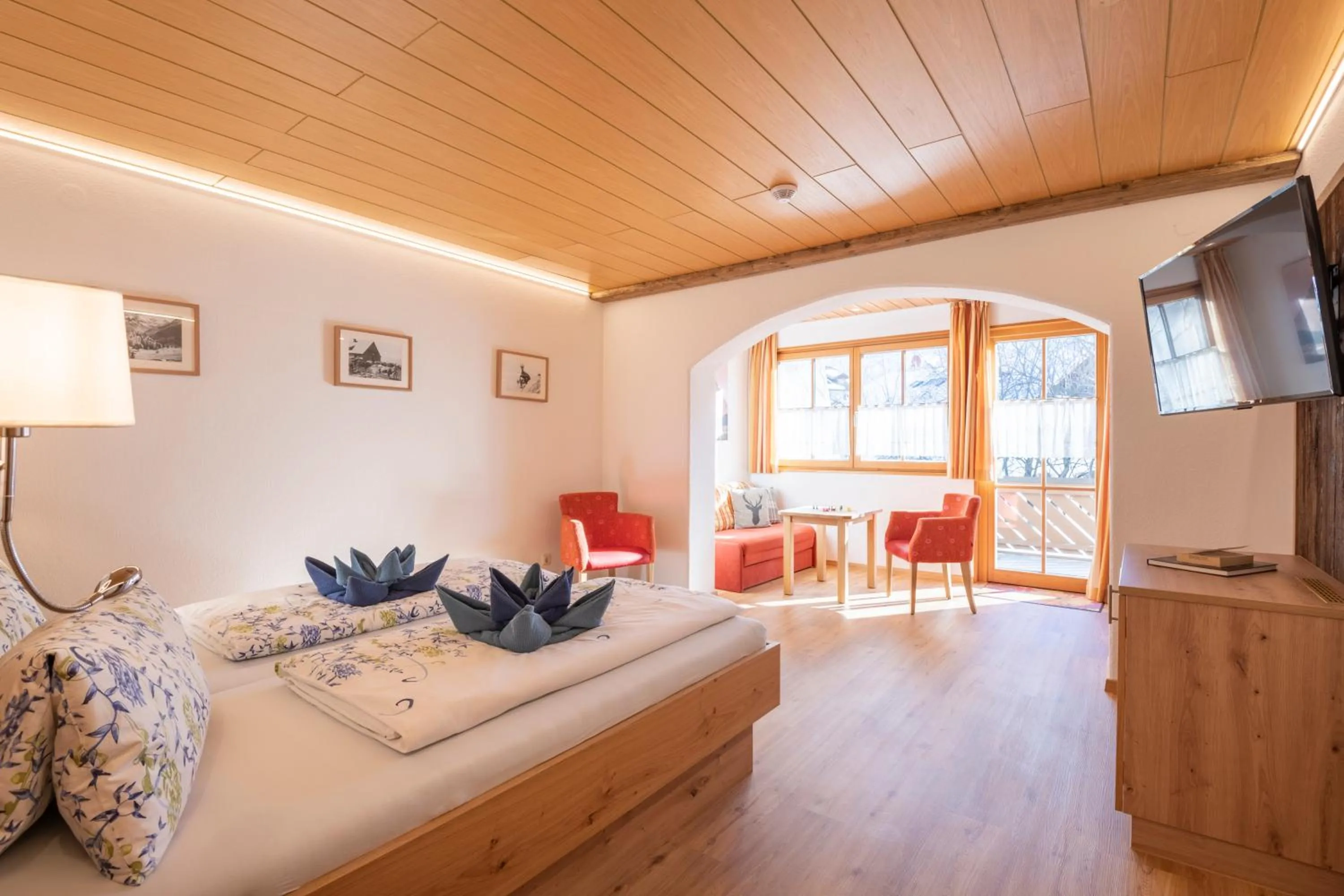 Seating area, Bed in Ferienhotel Sonnenheim