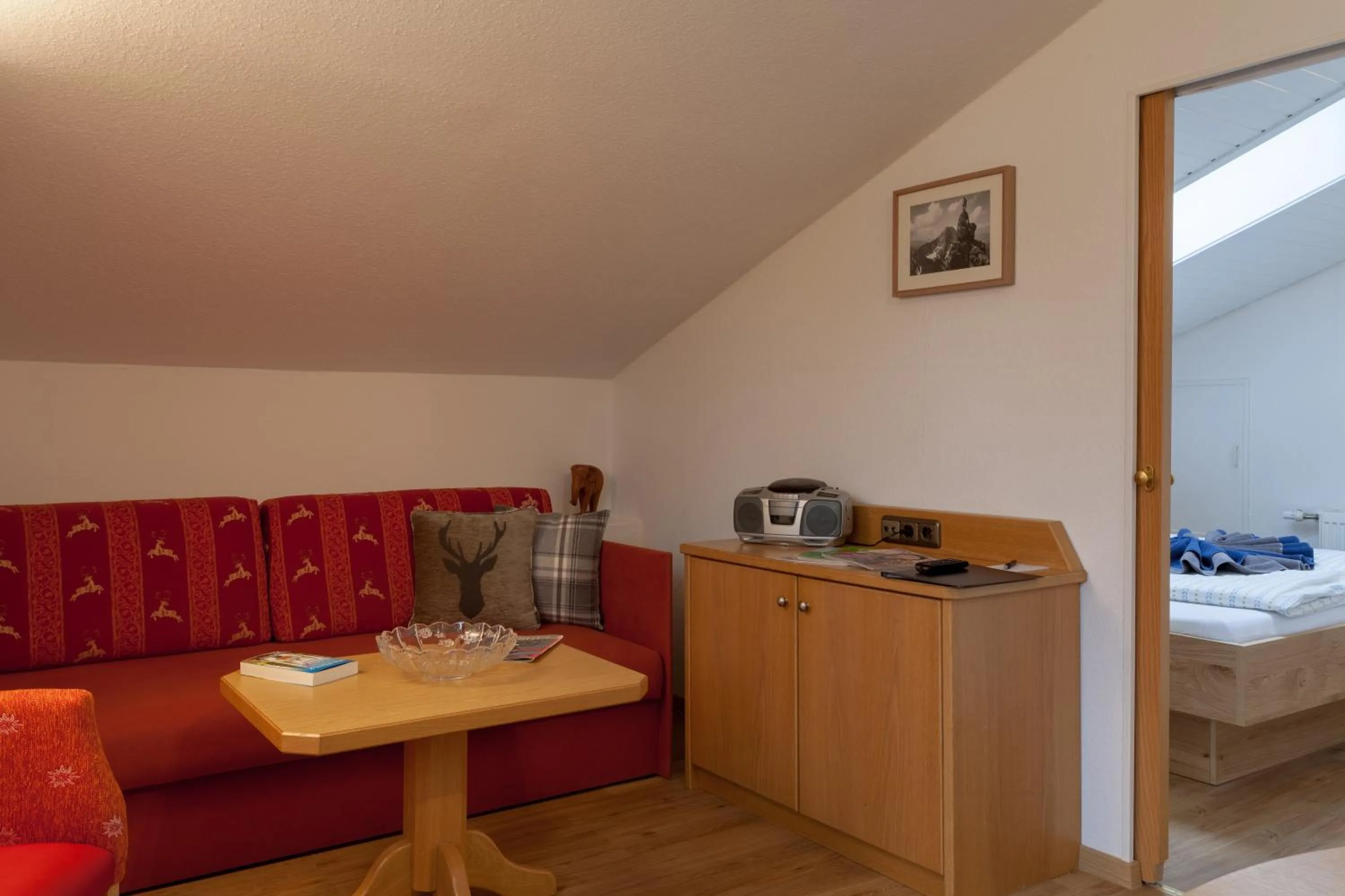 Living room, Bed in Ferienhotel Sonnenheim