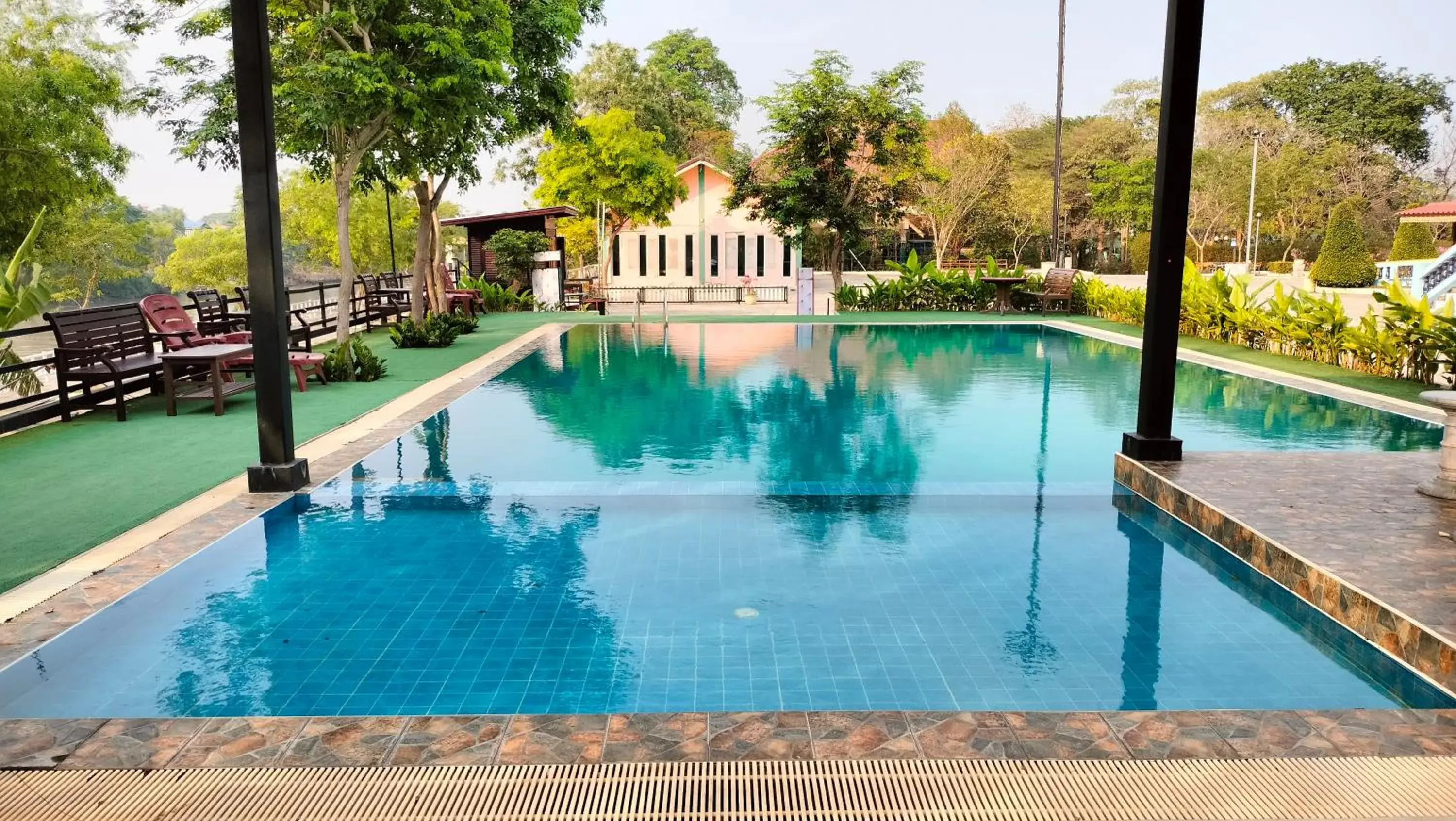 Swimming pool in Toh Buk Seng Ayutthaya Hotel Swimming pool in Toh Buk Seng Ayutthaya Hotel