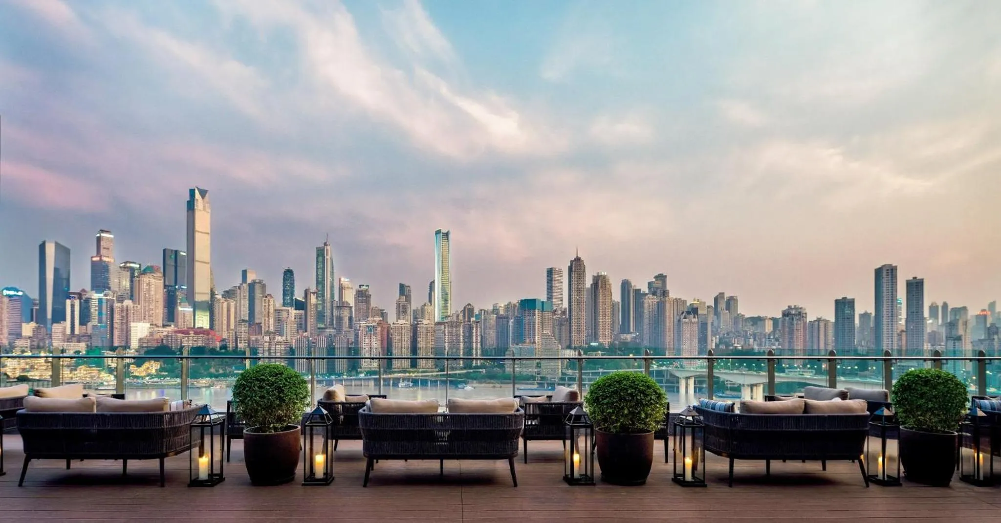 Lounge or bar in Regent Chongqing - Complimentary 1st round mini bar daily