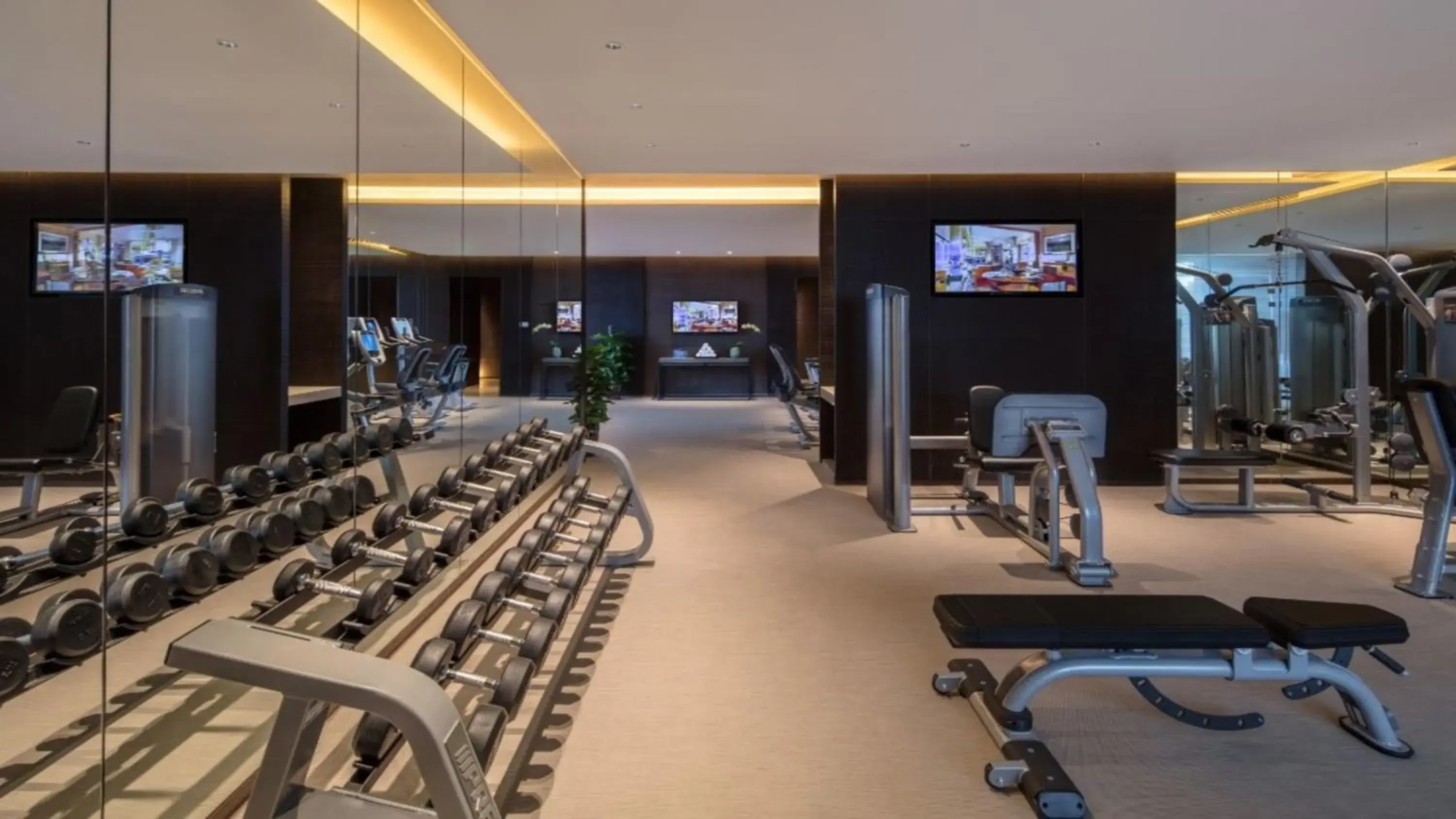 Fitness centre/facilities in Regent Chongqing - Complimentary 1st round mini bar daily Fitness centre/facilities in Regent Chongqing - Complimentary 1st round mini bar daily