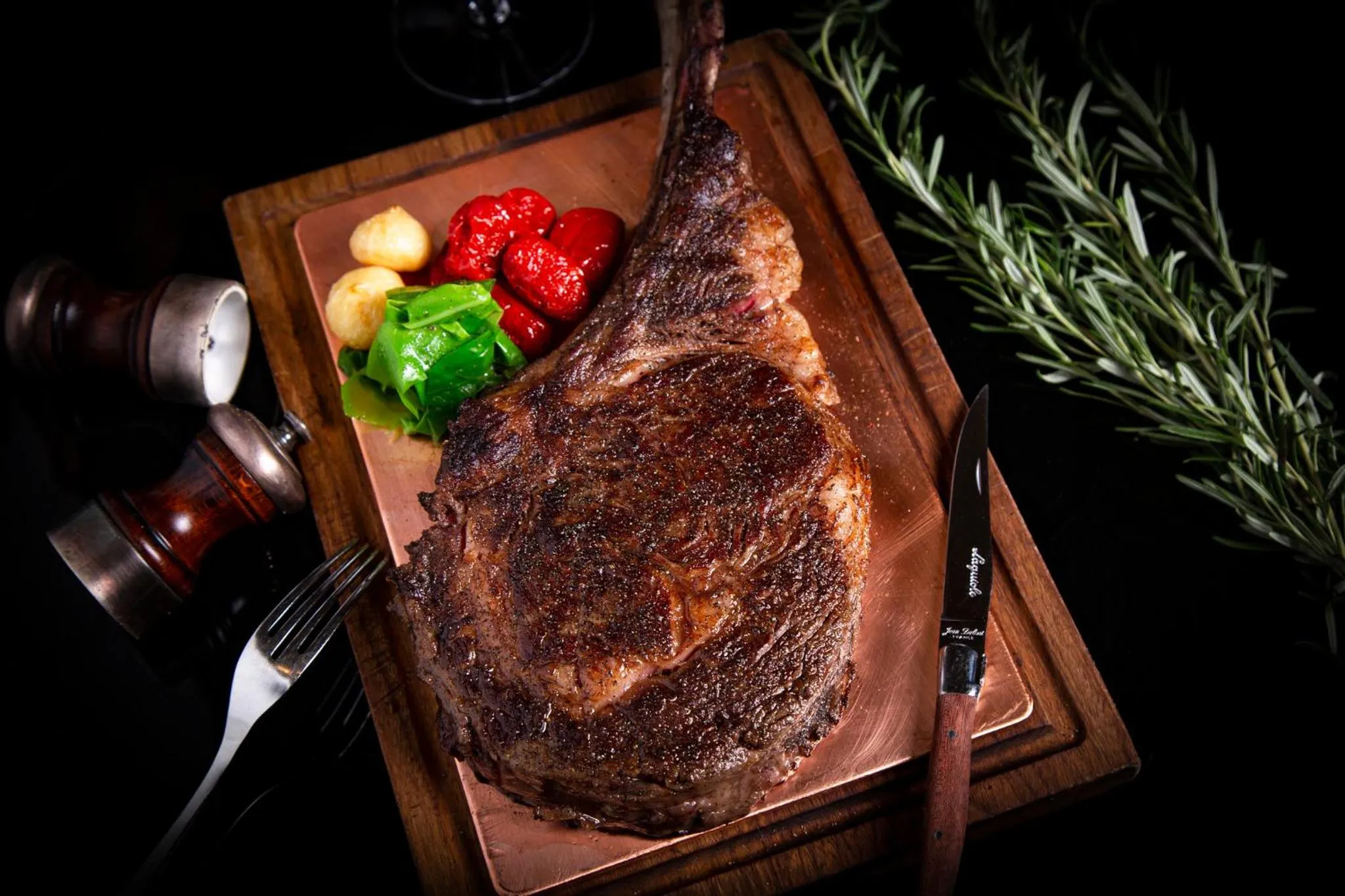 Restaurant/places to eat in Regent Chongqing - Complimentary 1st round mini bar daily