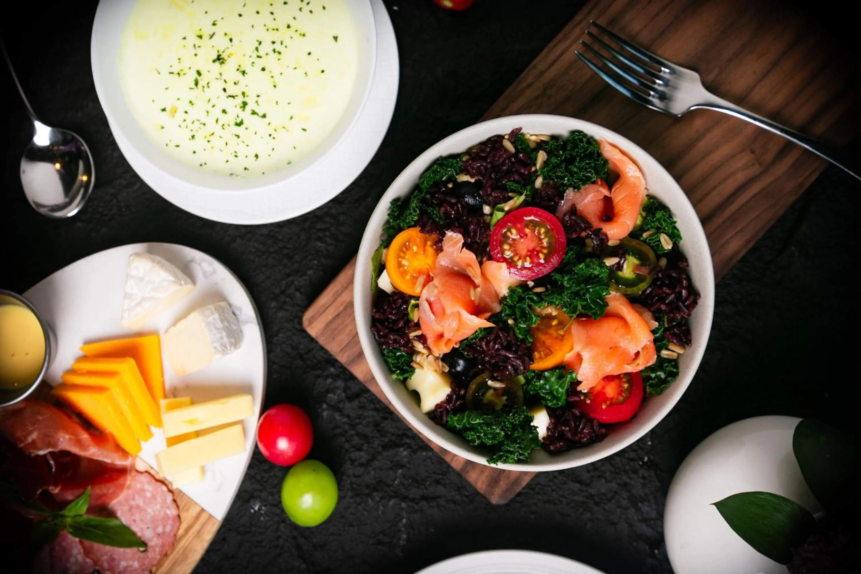 Photo of the whole room in Regent Chongqing - Complimentary 1st round mini bar daily