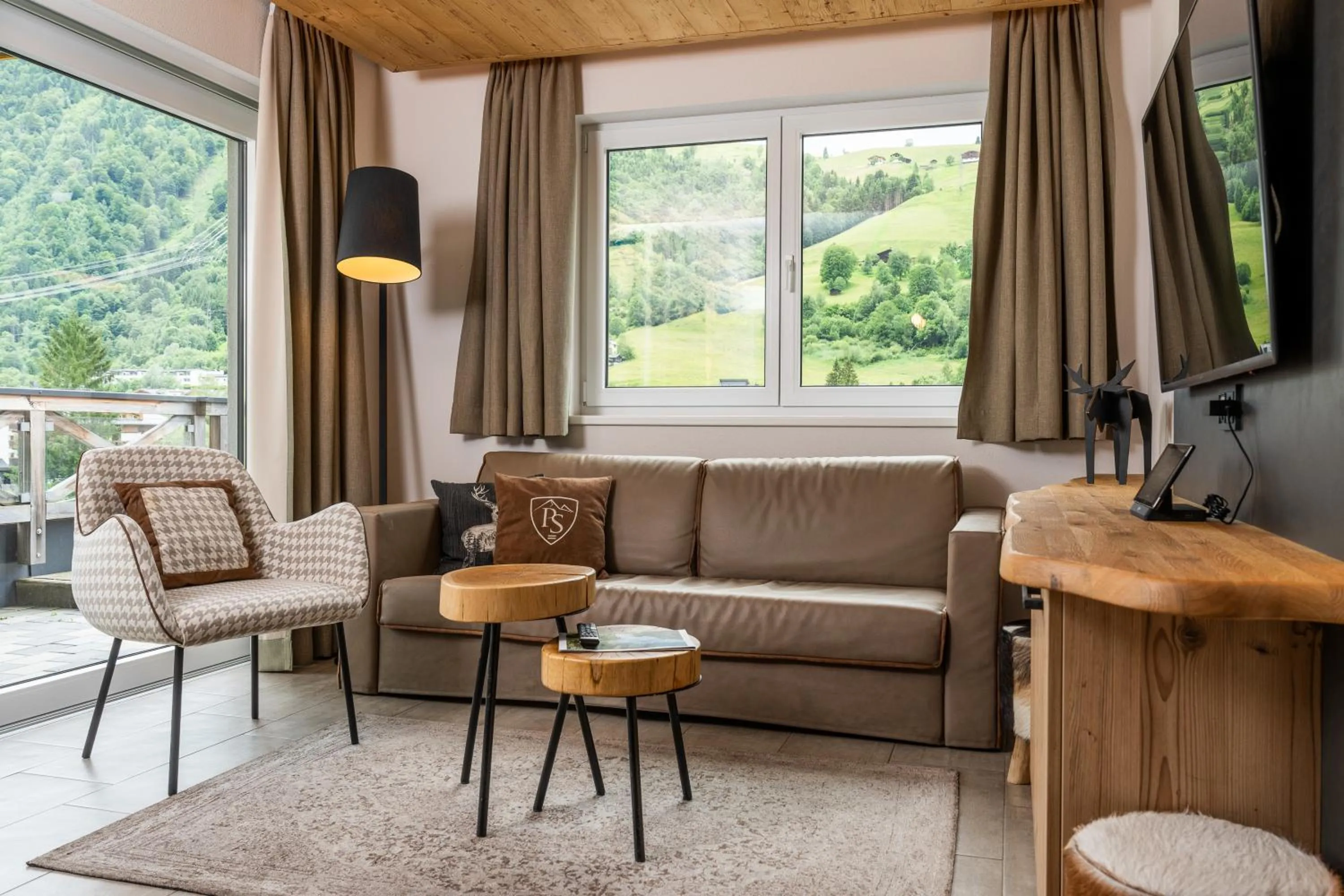 TV and multimedia in AvenidA Panorama Suites