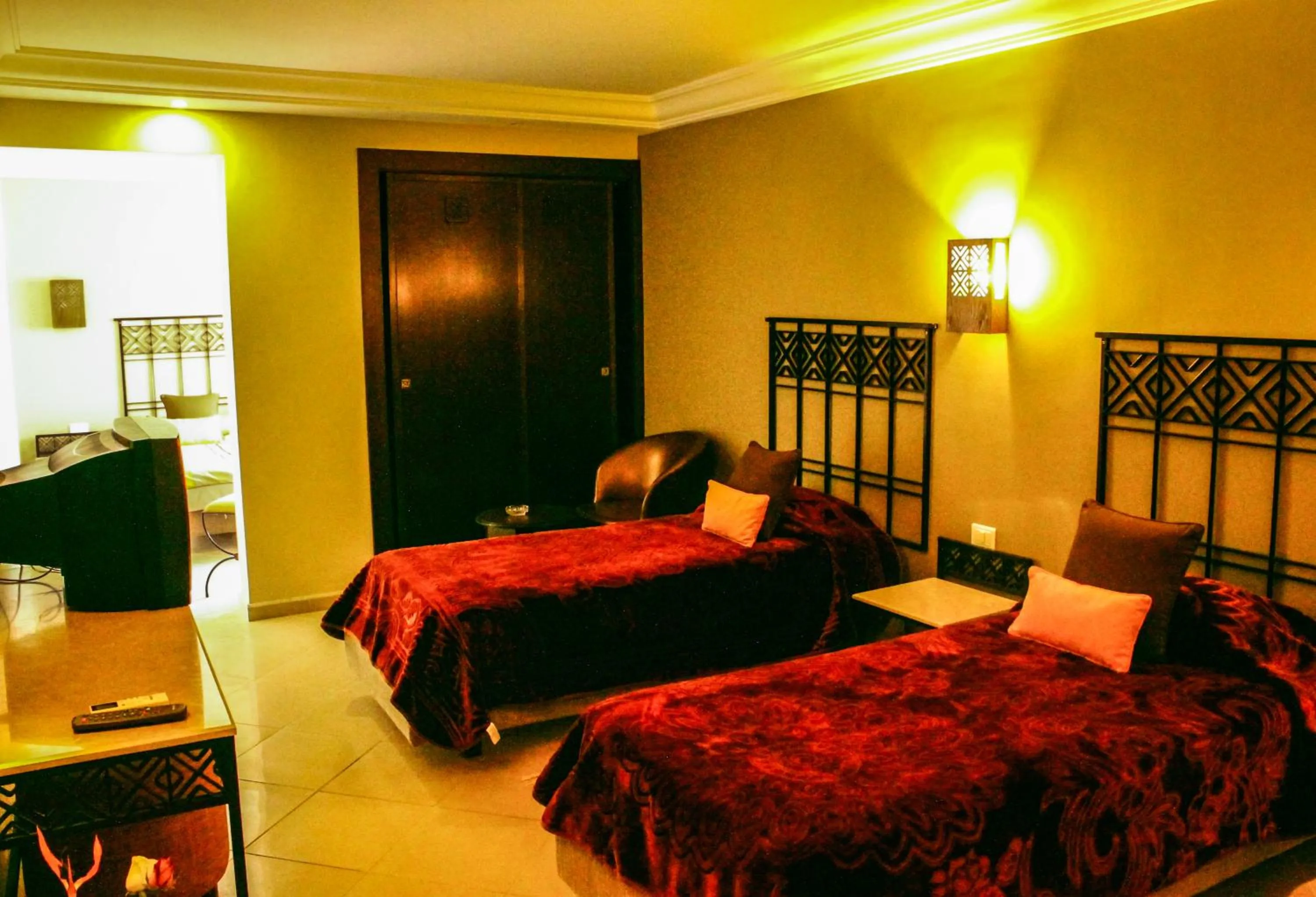 Photo of the whole room, Bed in Hotel Continental