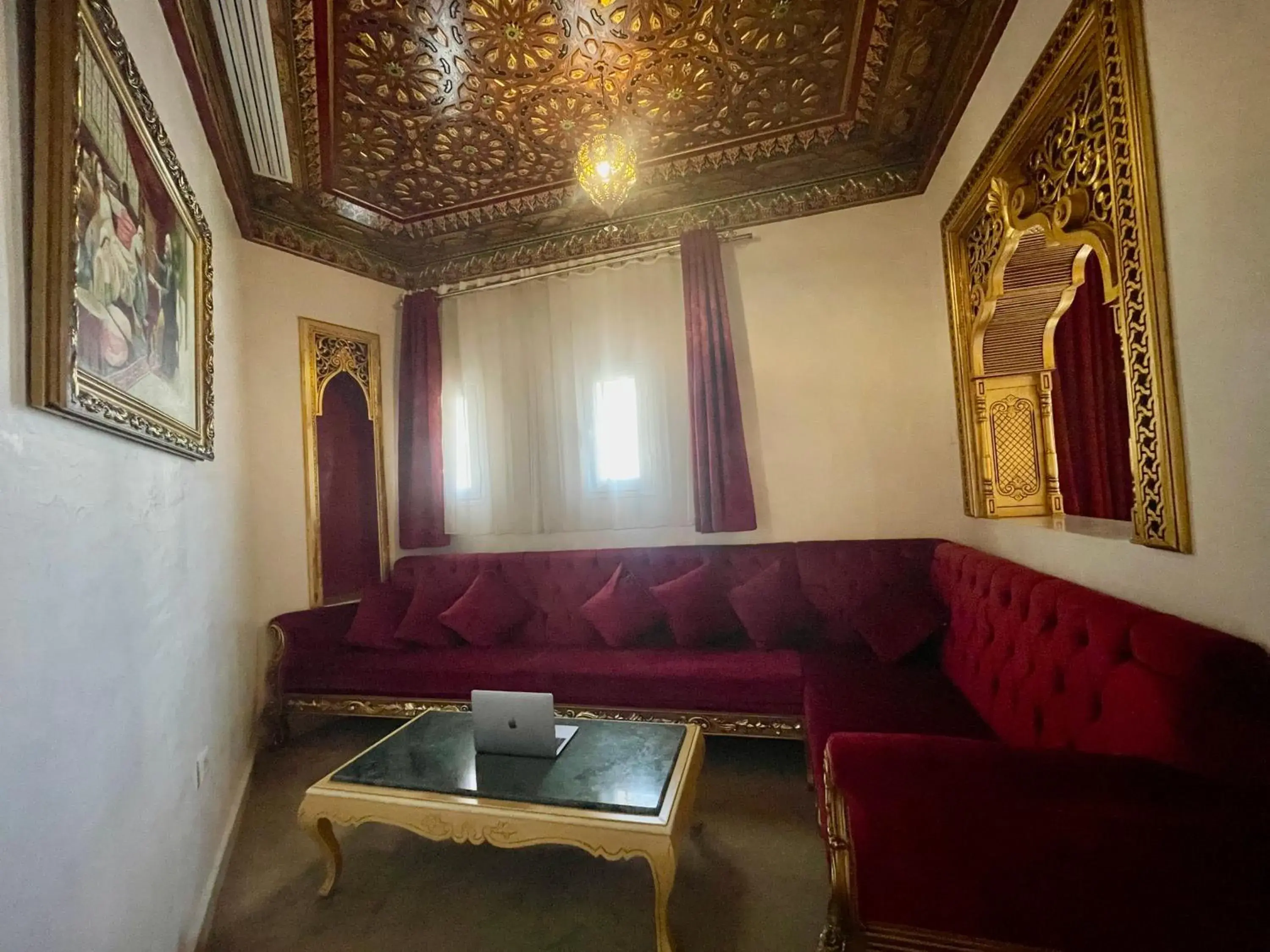 Living room in Royal Victoria - Ex British Embassy Living room in Royal Victoria - Ex British Embassy