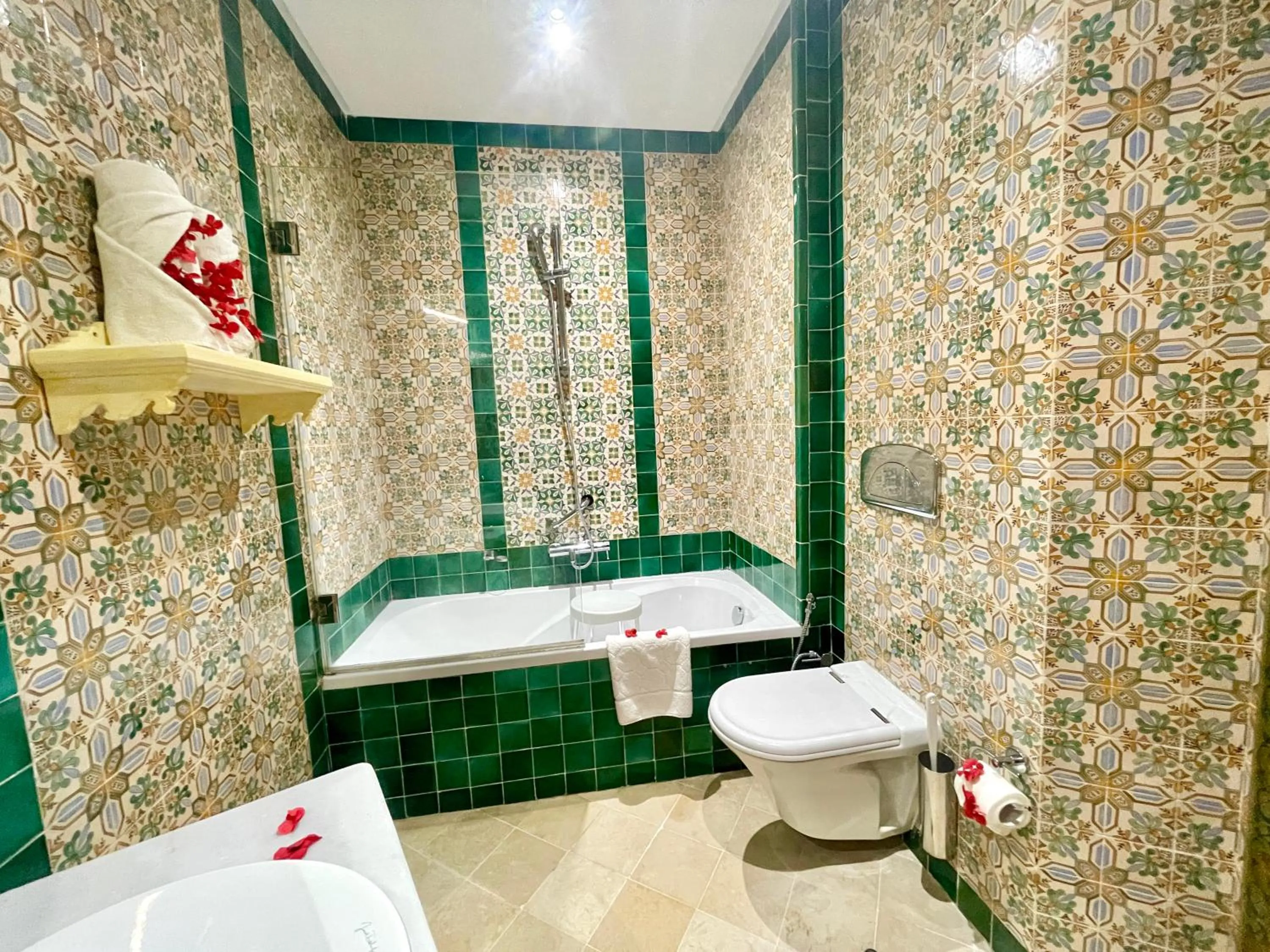 Shower in Royal Victoria - Ex British Embassy