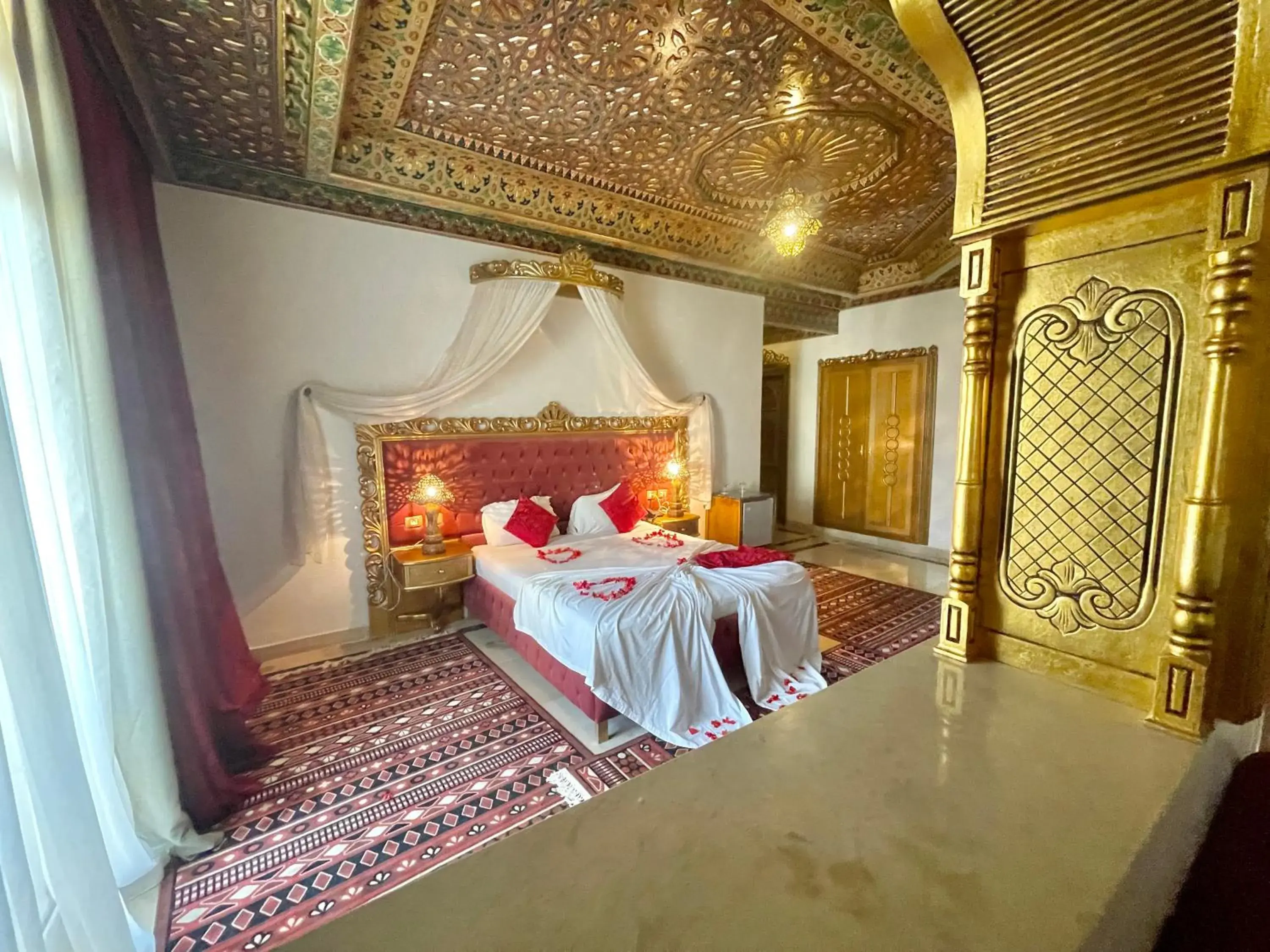 Bed in Royal Victoria - Ex British Embassy Bed in Royal Victoria - Ex British Embassy