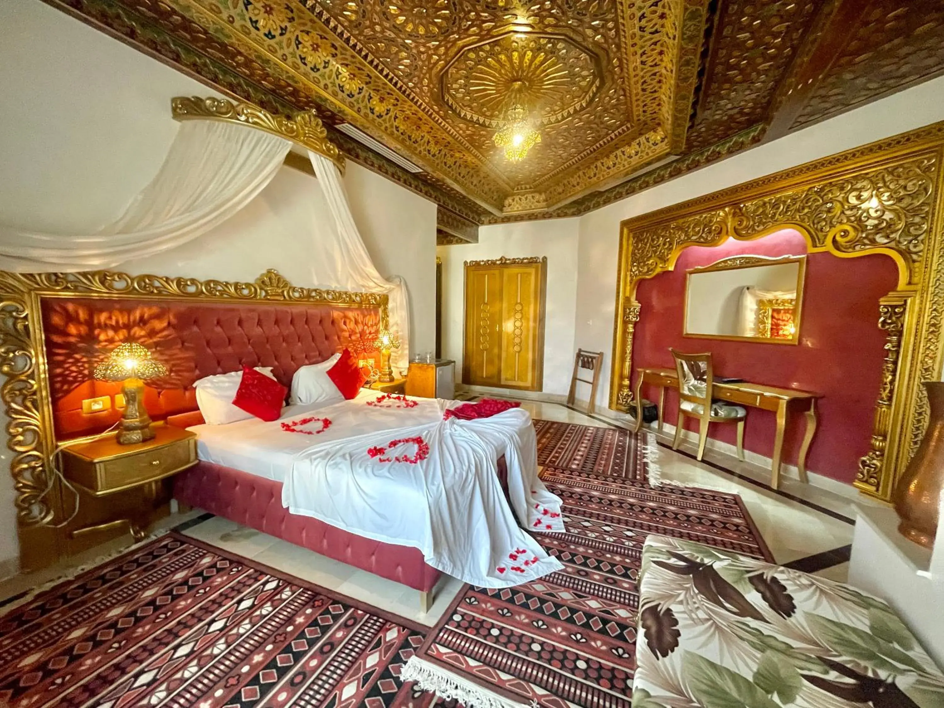 Bed in Royal Victoria - Ex British Embassy Bed in Royal Victoria - Ex British Embassy