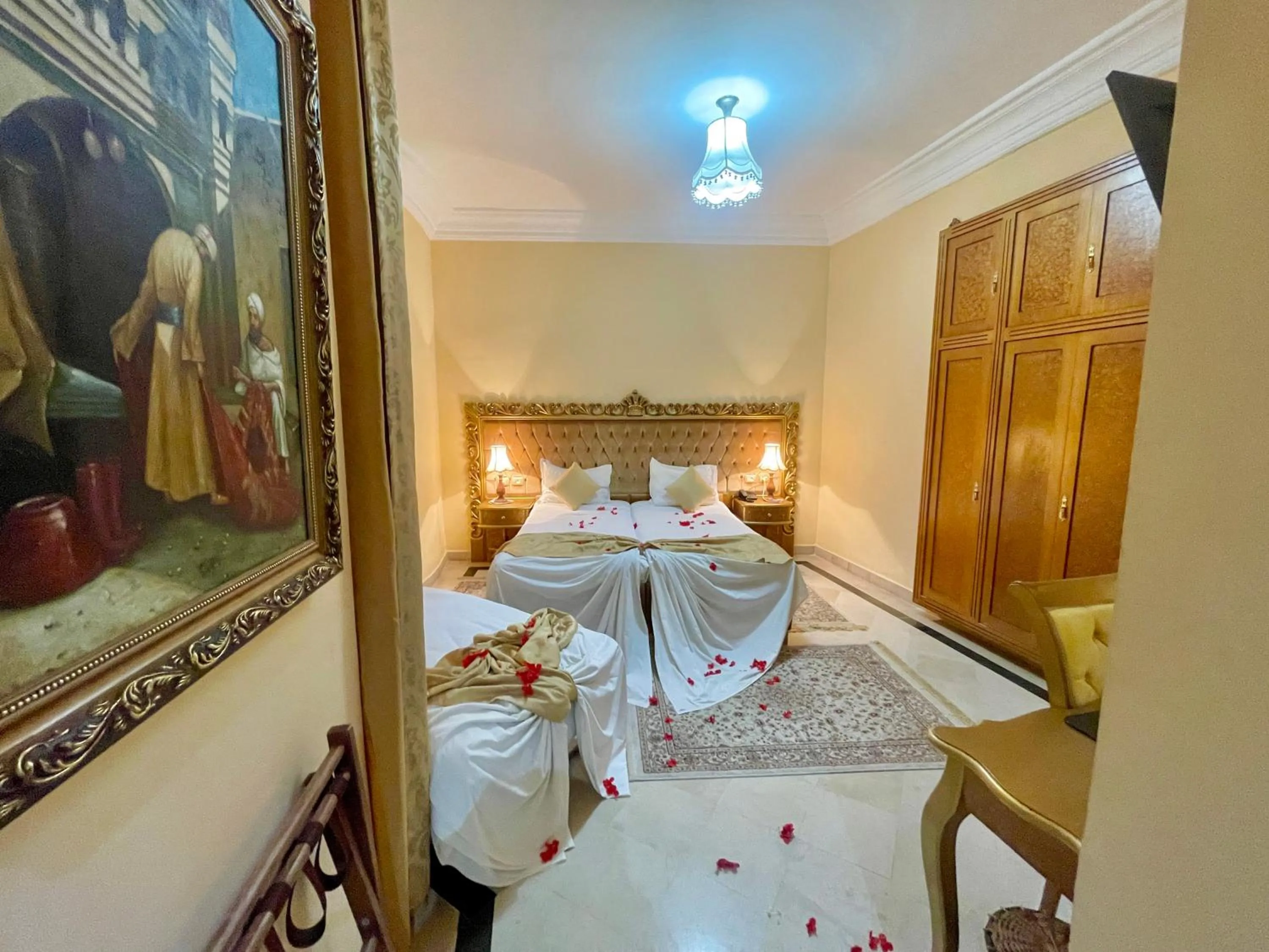 Bed in Royal Victoria - Ex British Embassy