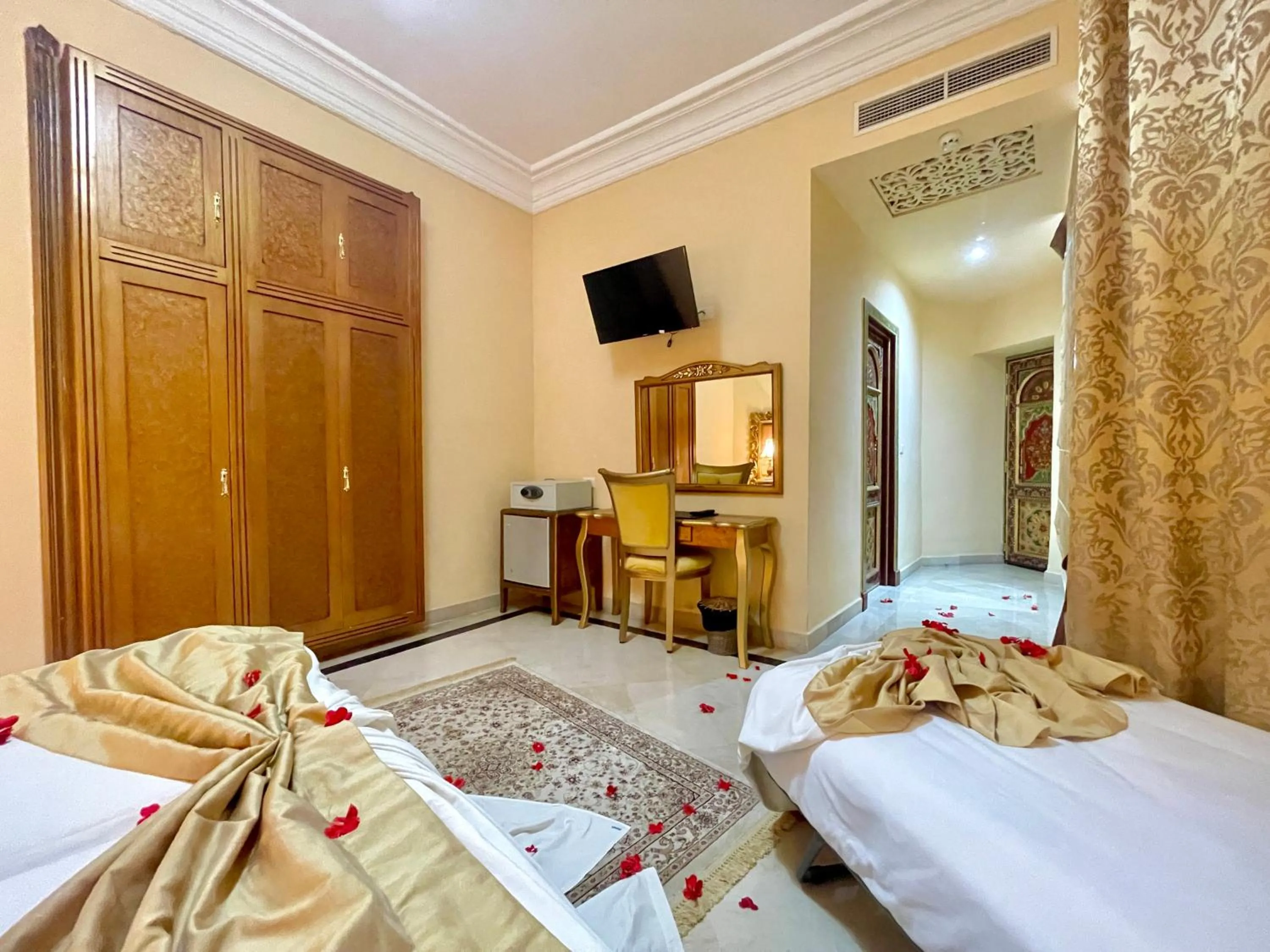 Bed in Royal Victoria - Ex British Embassy