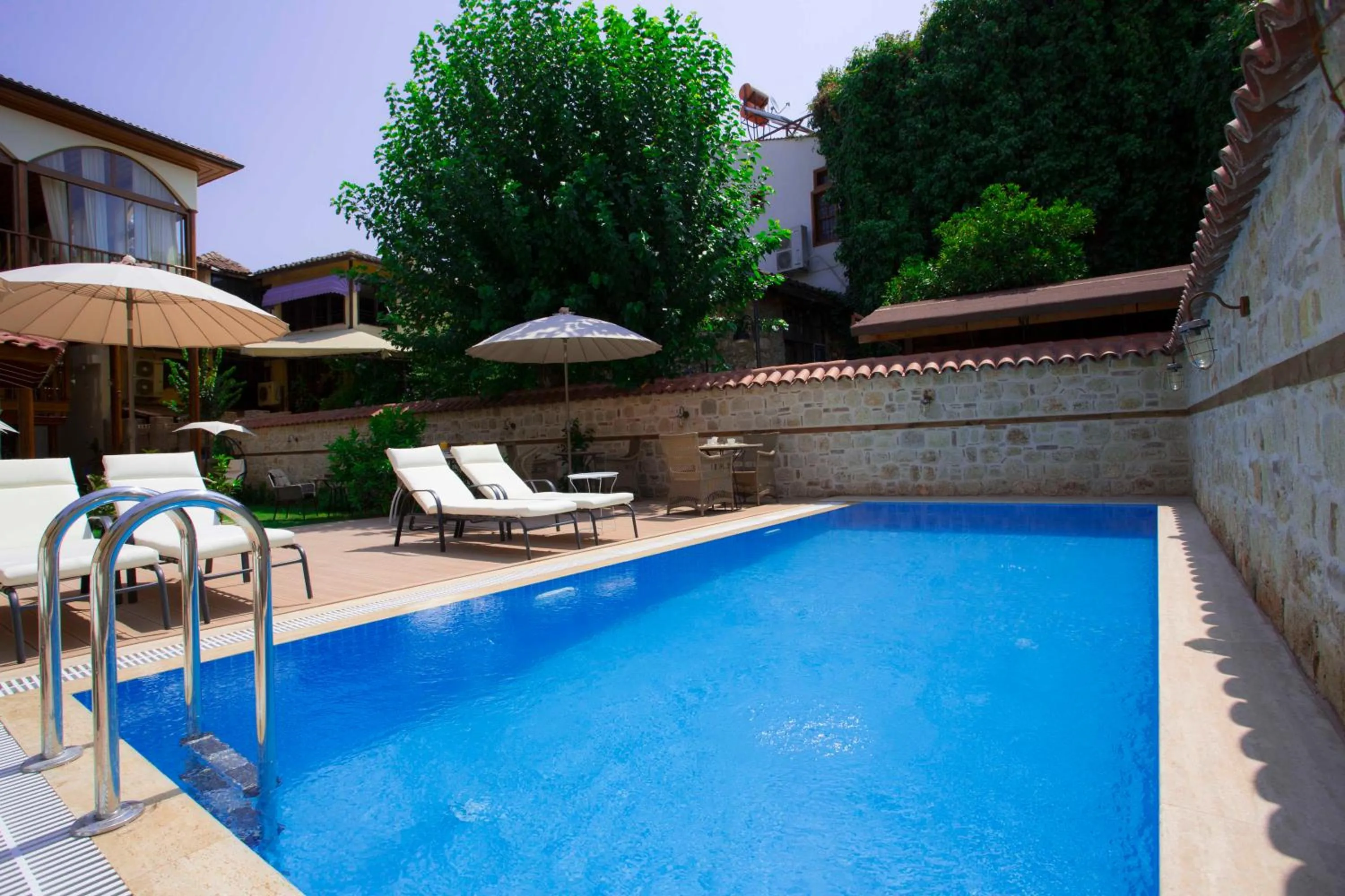 Pool view in Char Me Hotel