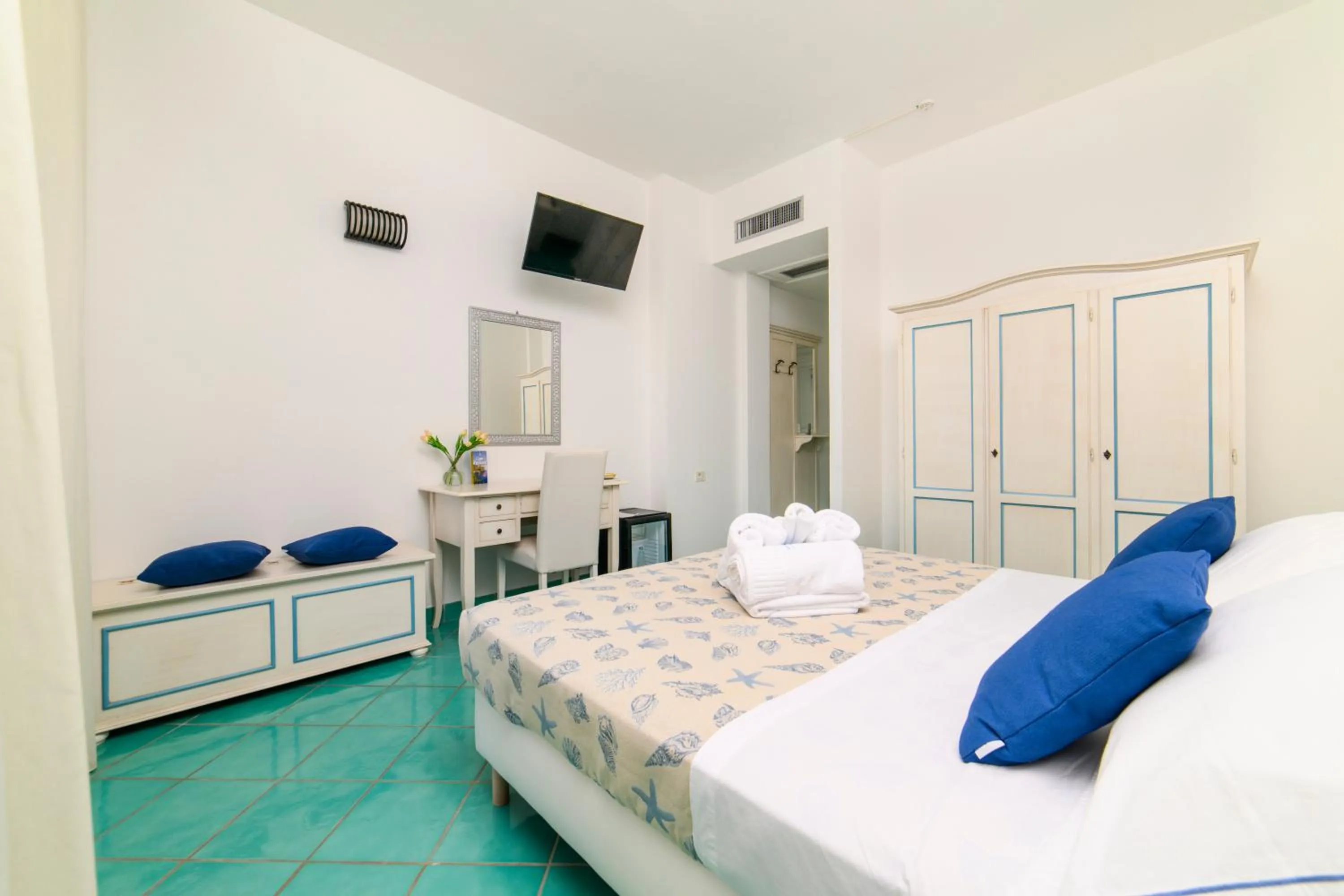 TV and multimedia, Bed in Hotel America