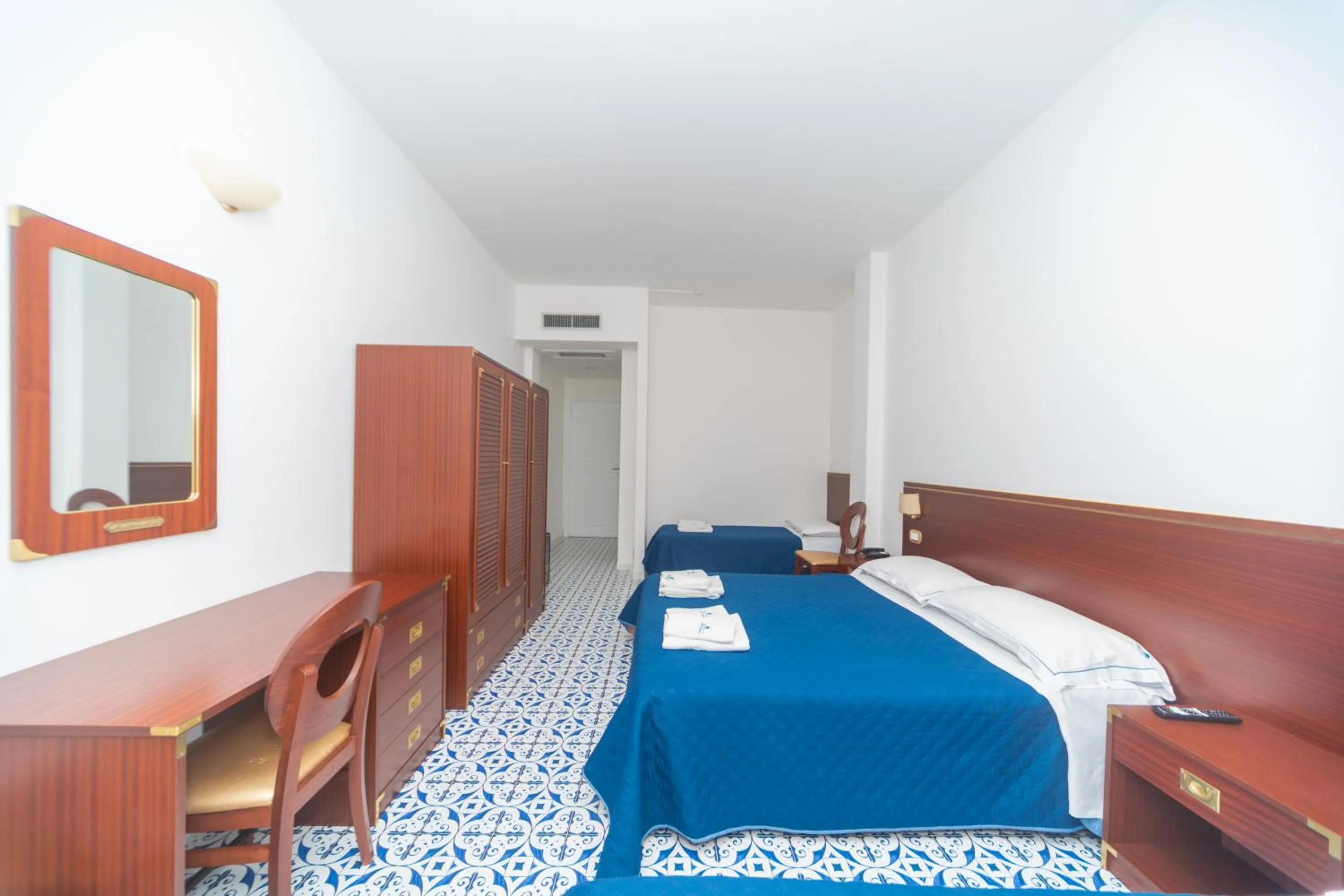 Photo of the whole room, Bed in Hotel America