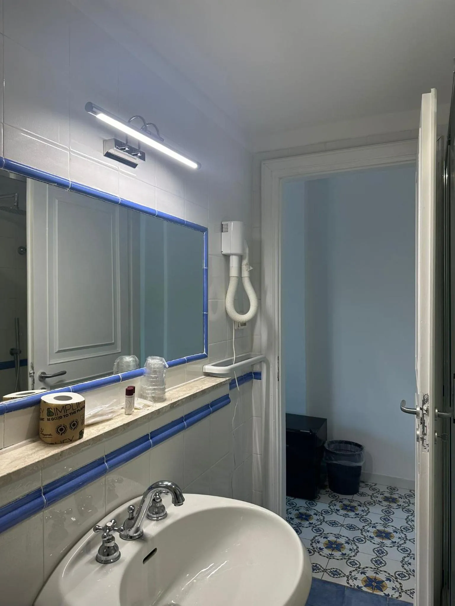 Bathroom in Hotel America