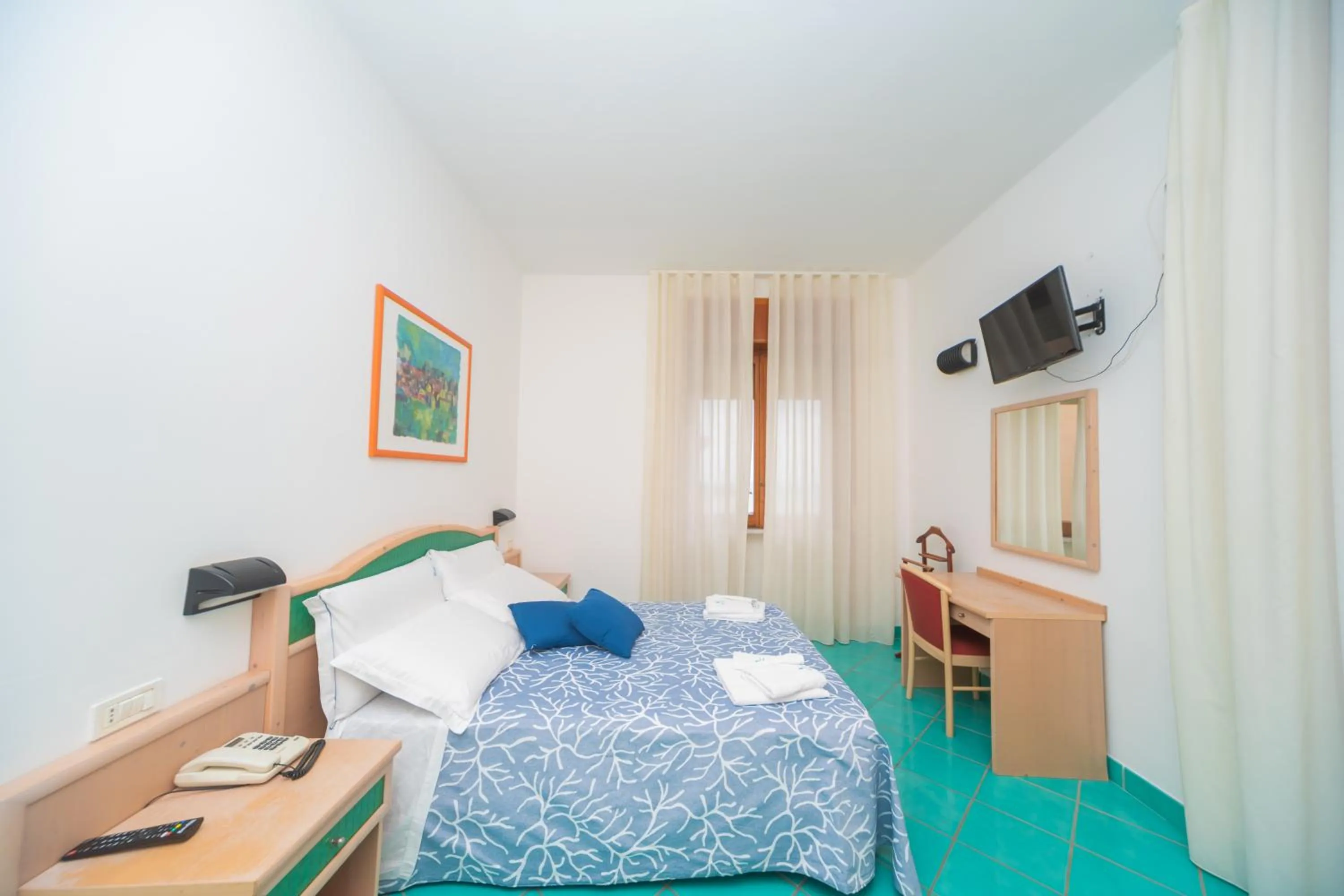 Photo of the whole room, Bed in Hotel America