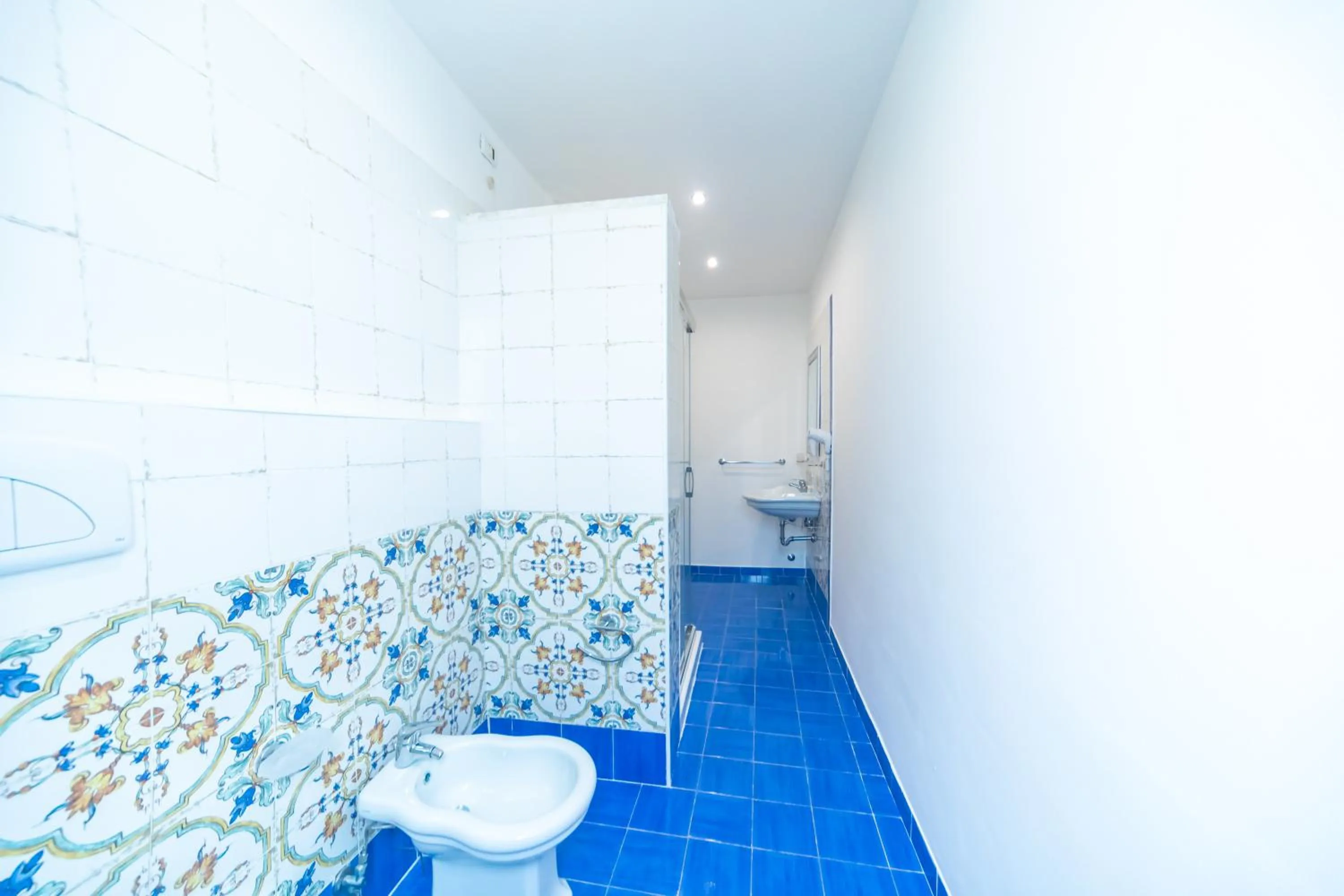 Bathroom in Hotel America