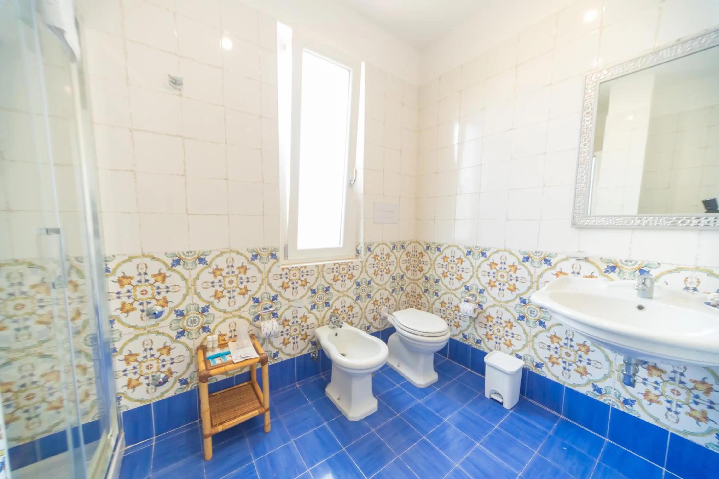 Shower in Hotel America