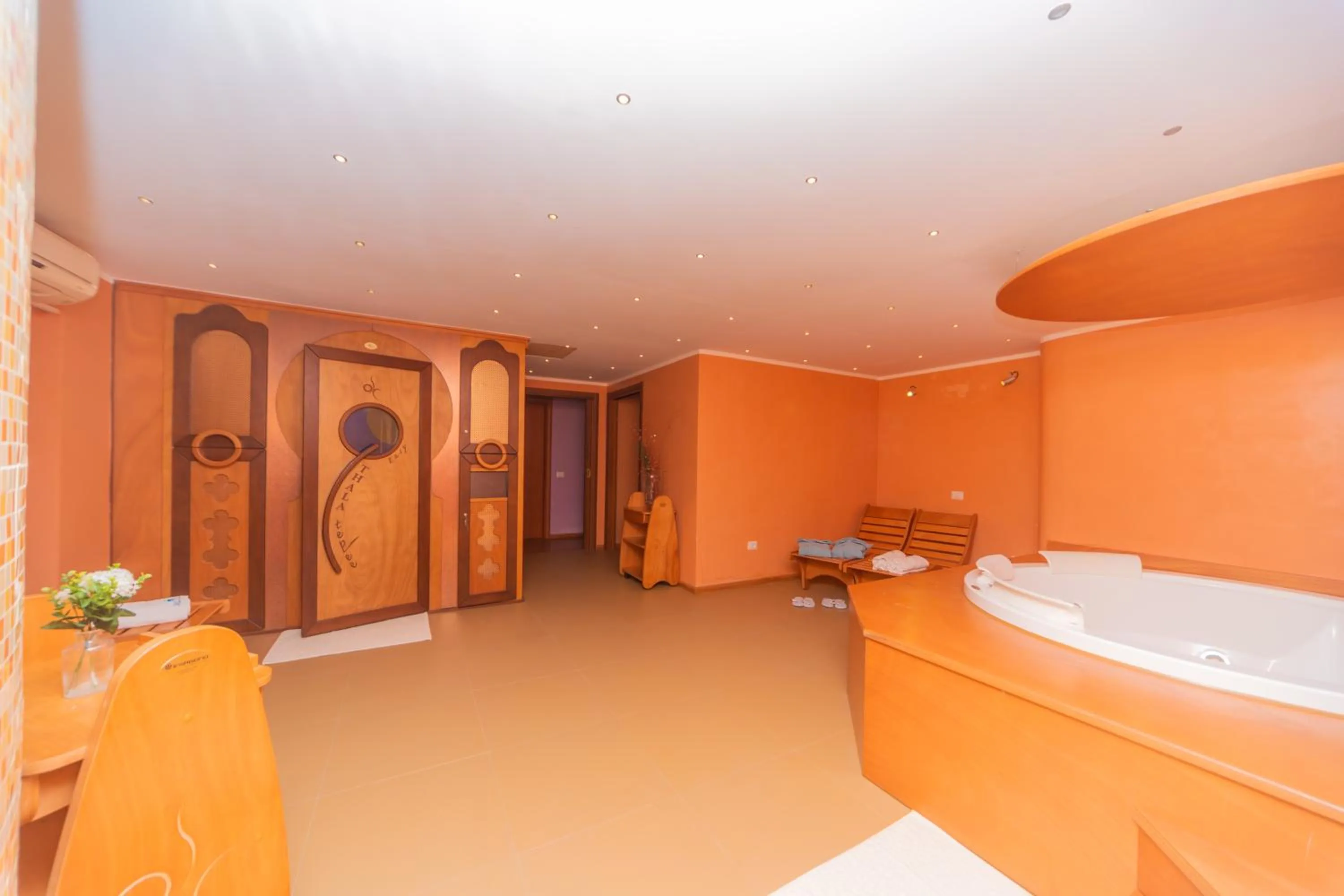 Hot Tub in Hotel America