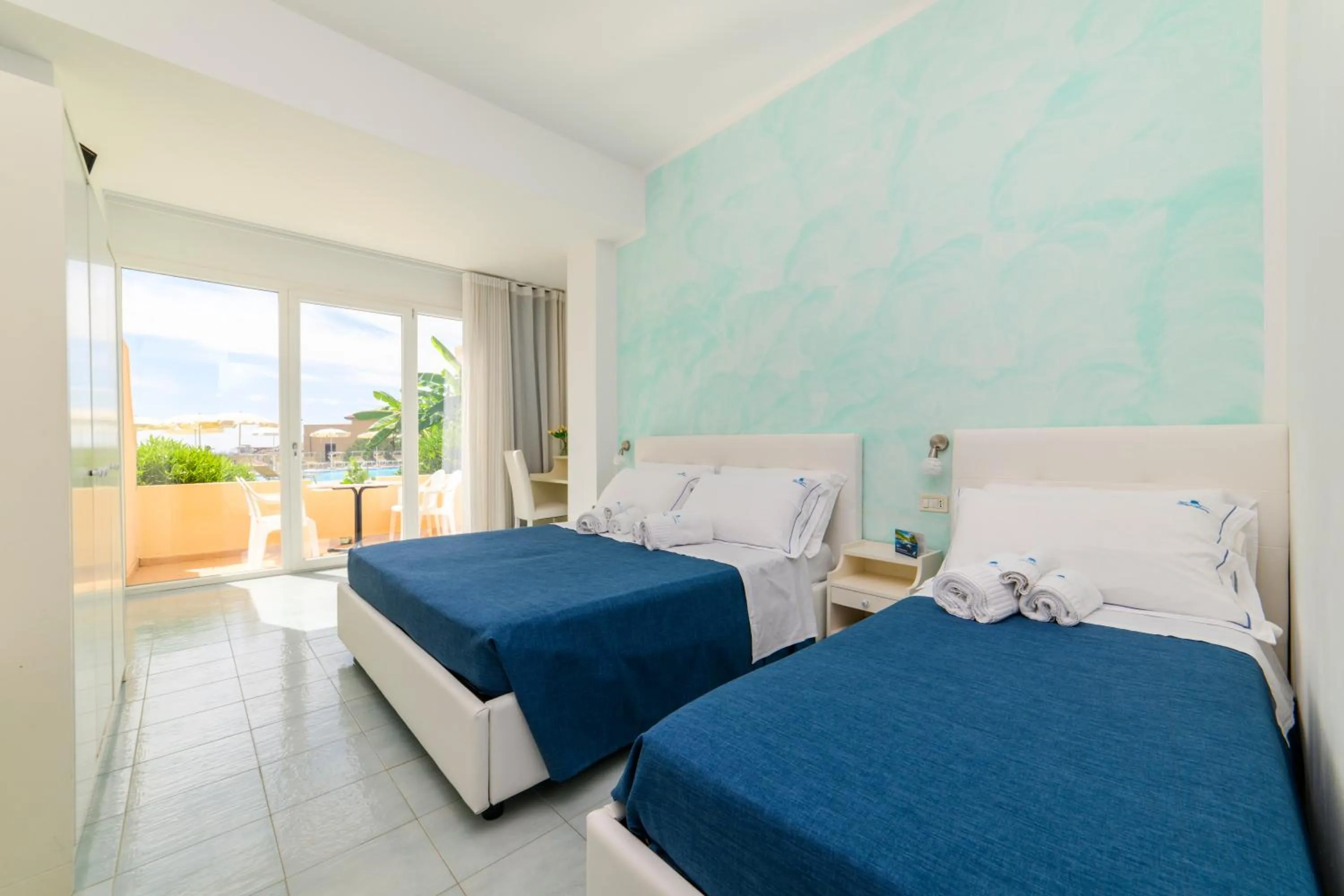 Photo of the whole room, Bed in Hotel America