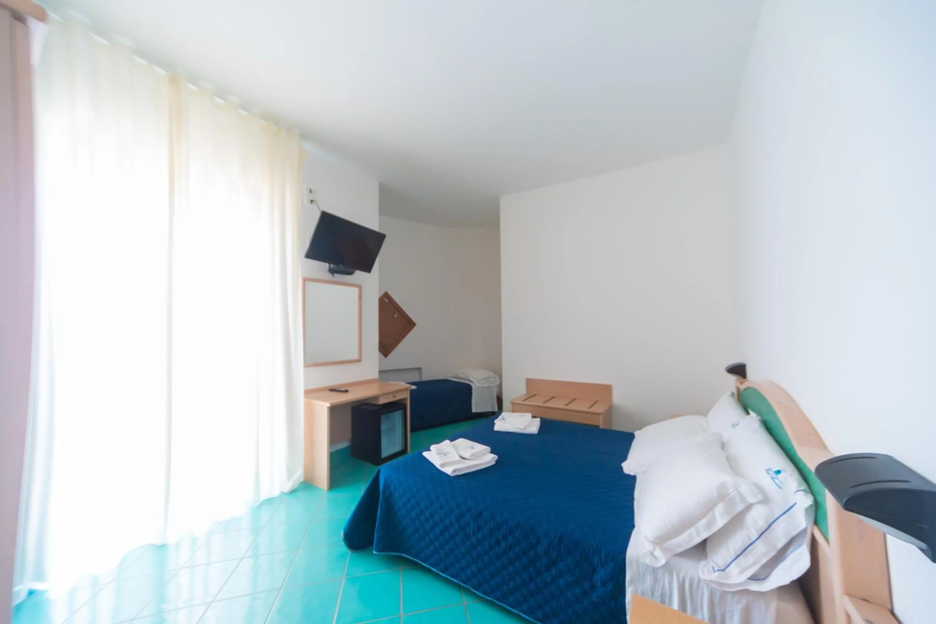 Photo of the whole room, Bed in Hotel America