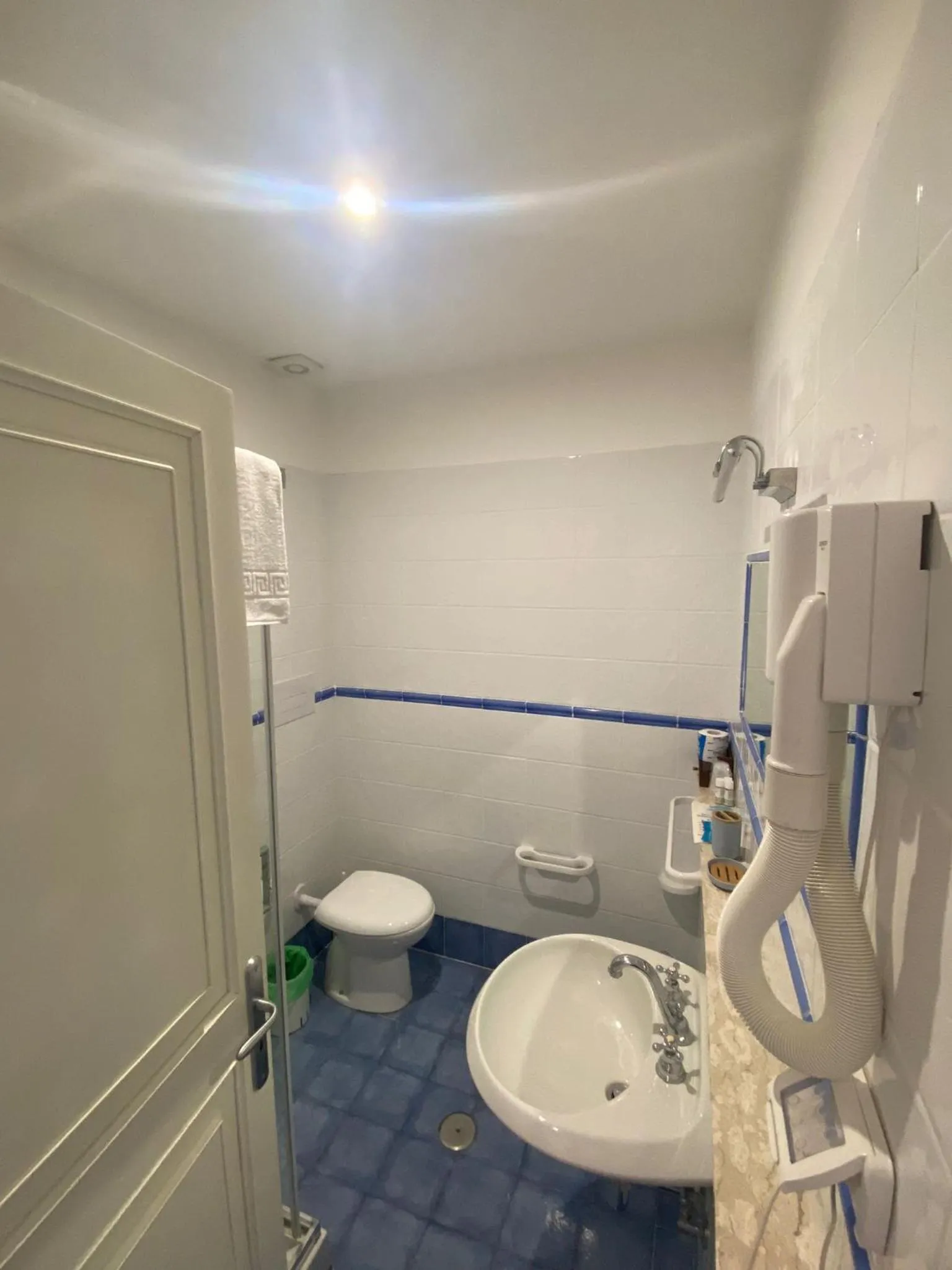 Shower in Hotel America