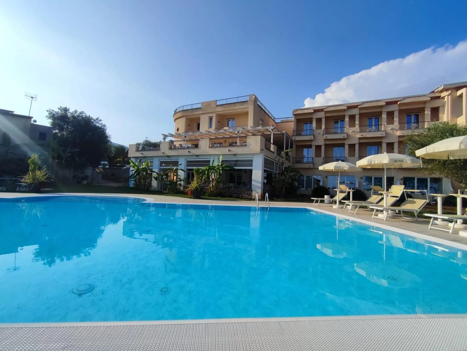 Swimming pool in Hotel America