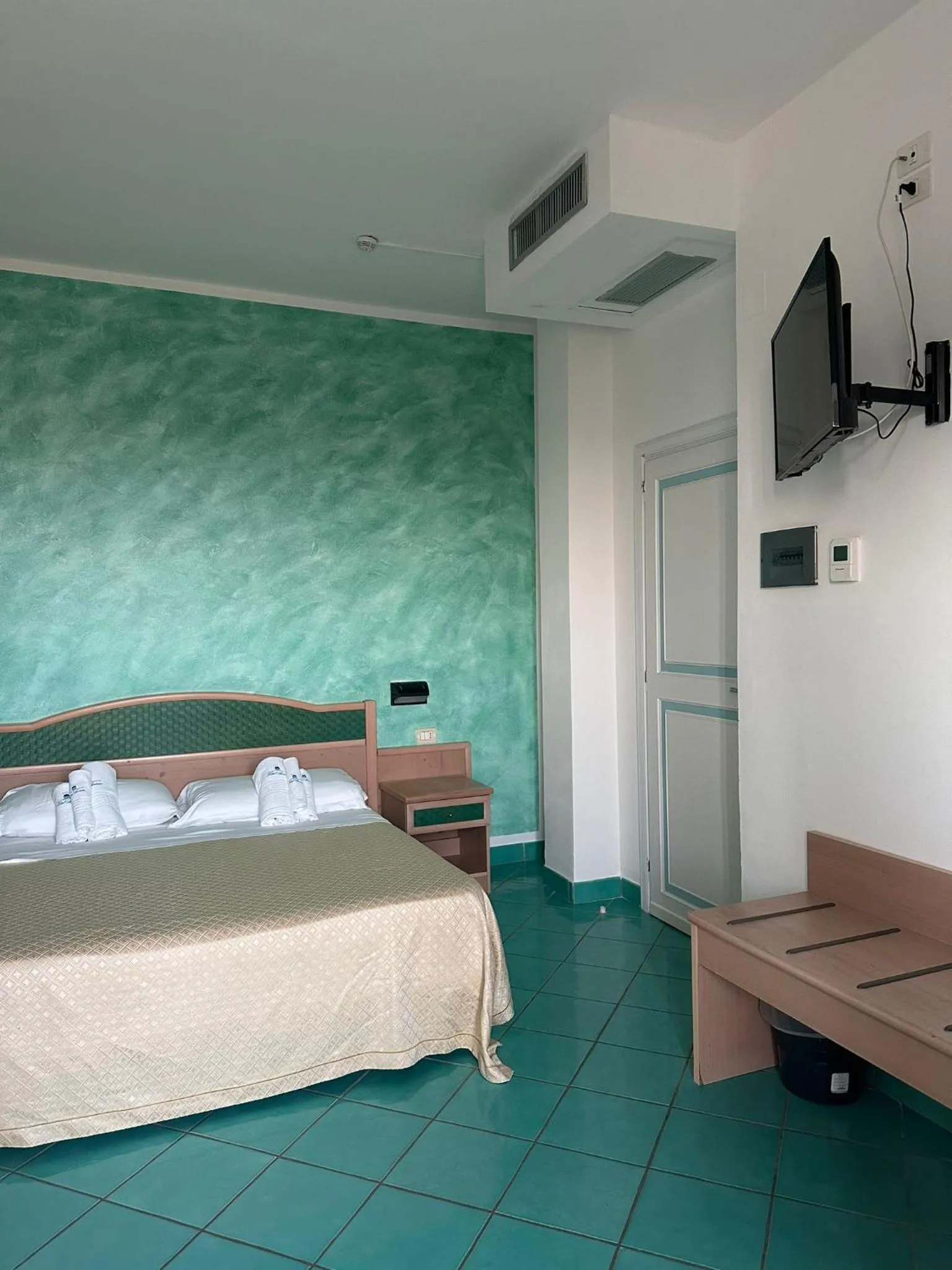 TV and multimedia, Bed in Hotel America