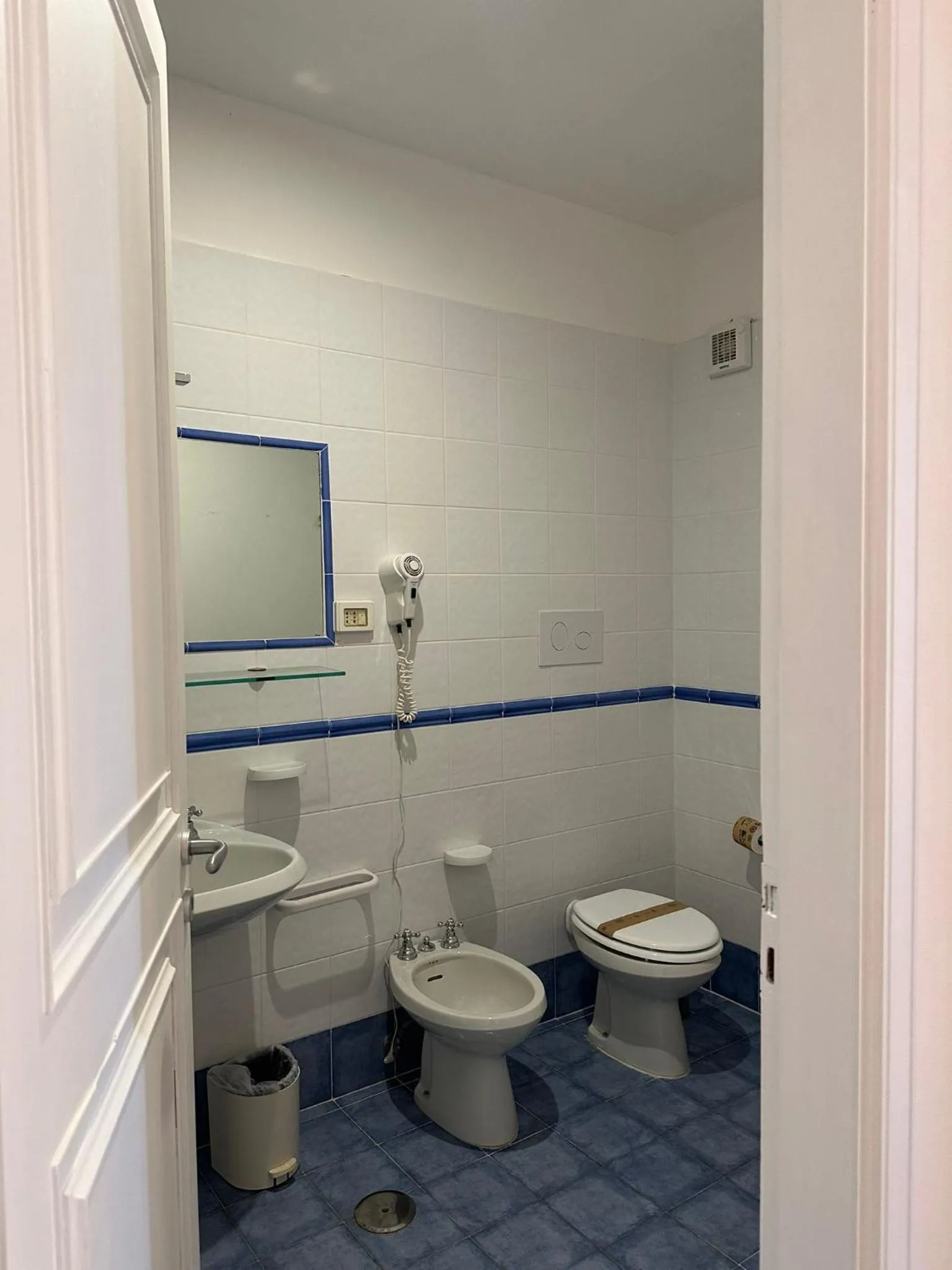 Bathroom in Hotel America