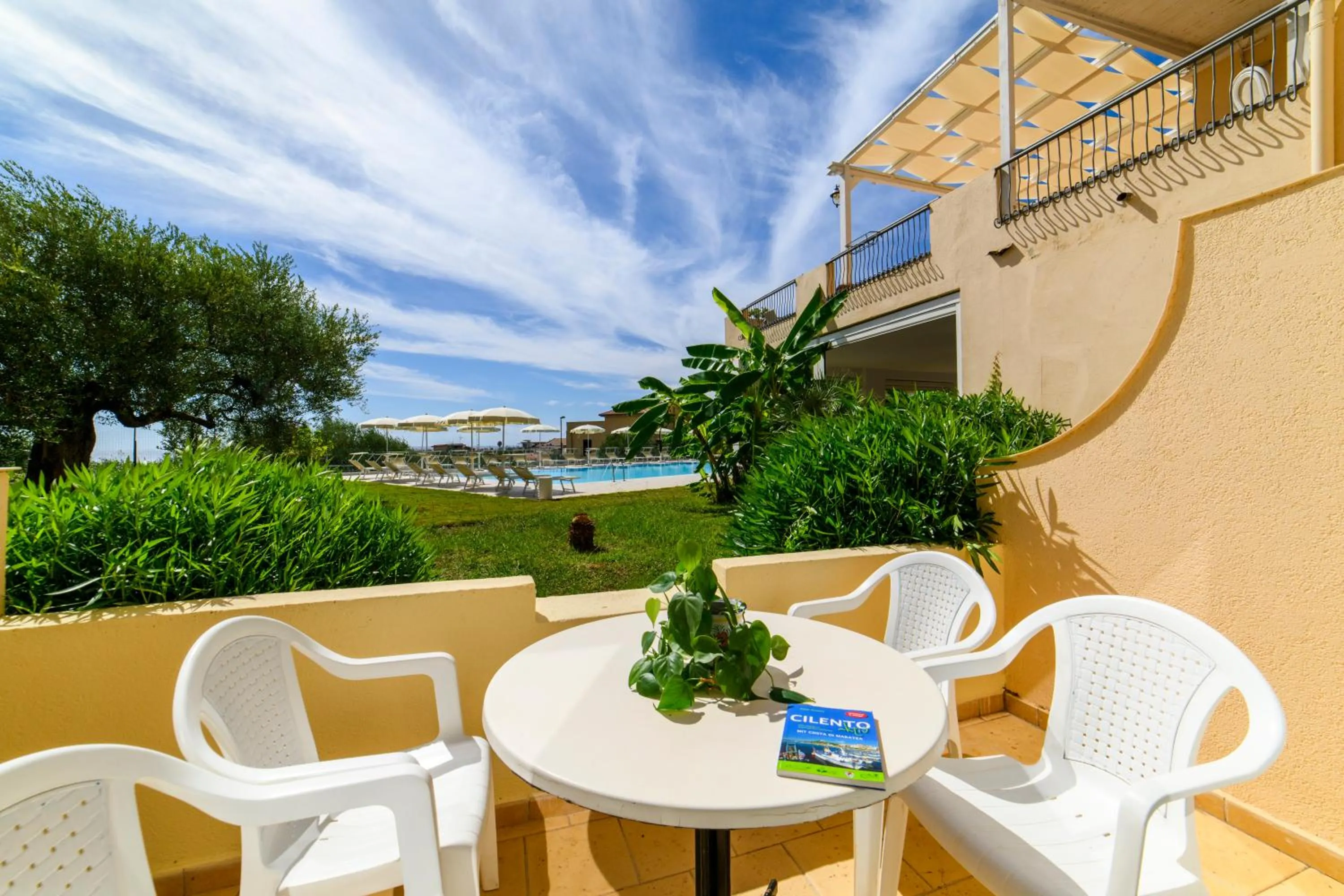 Garden view in Hotel America