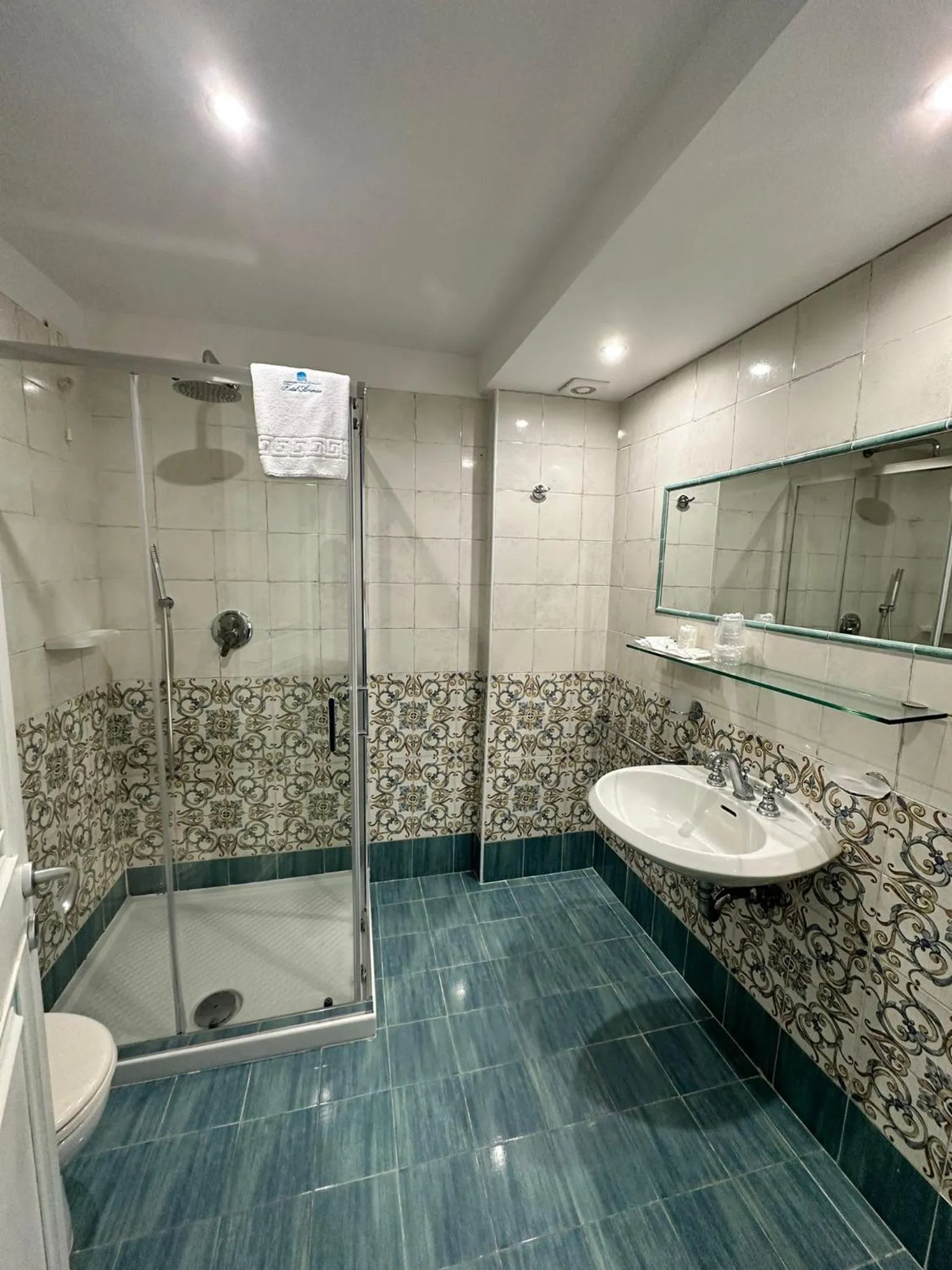 Bathroom in Hotel America