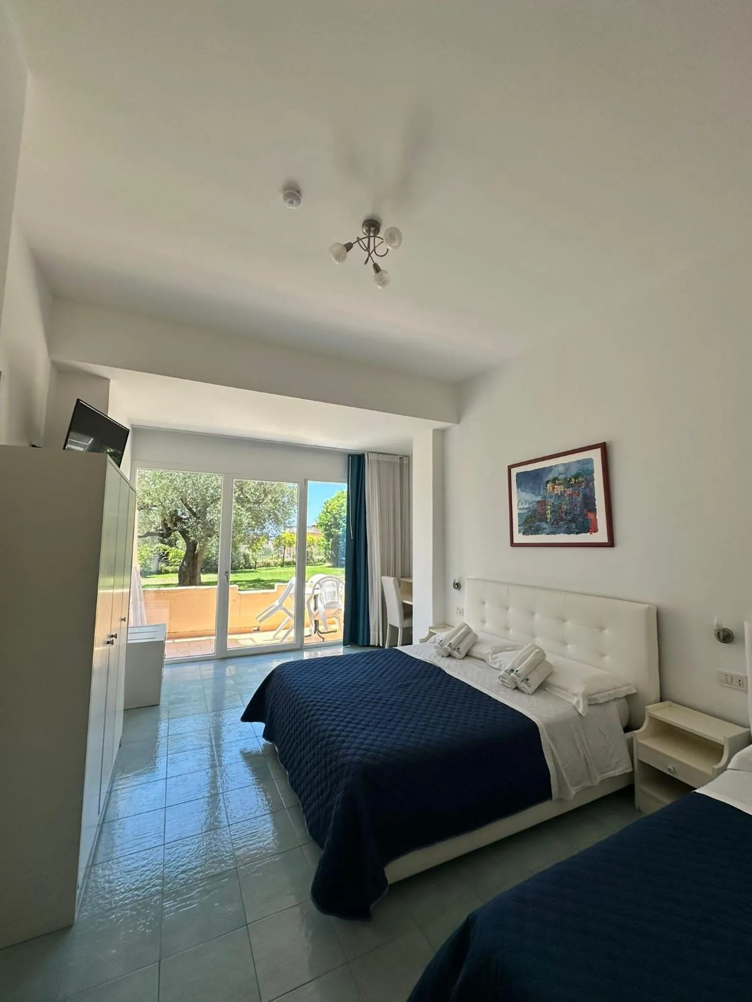 Photo of the whole room, Bed in Hotel America