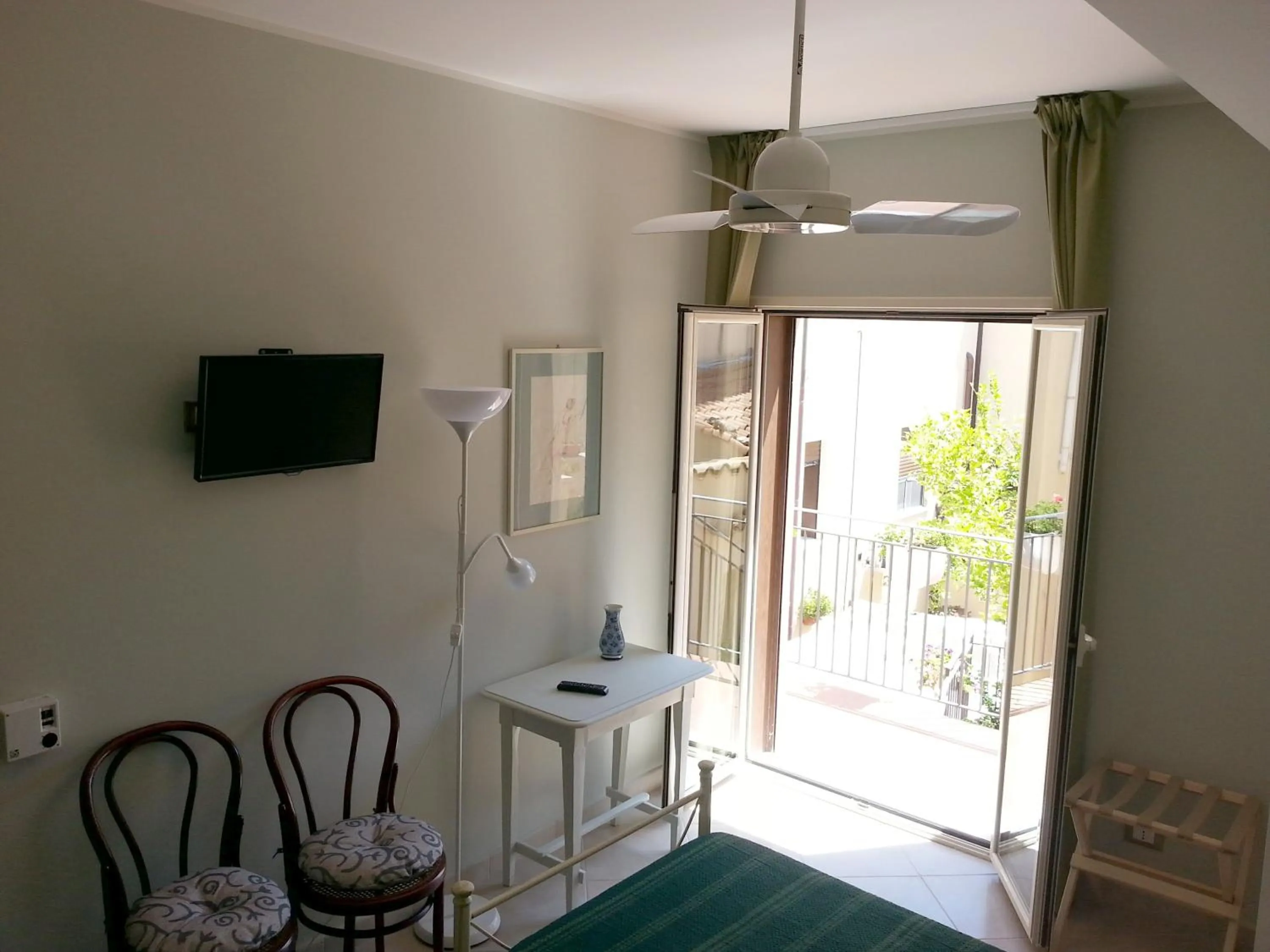 Photo of the whole room in B&B del Corso